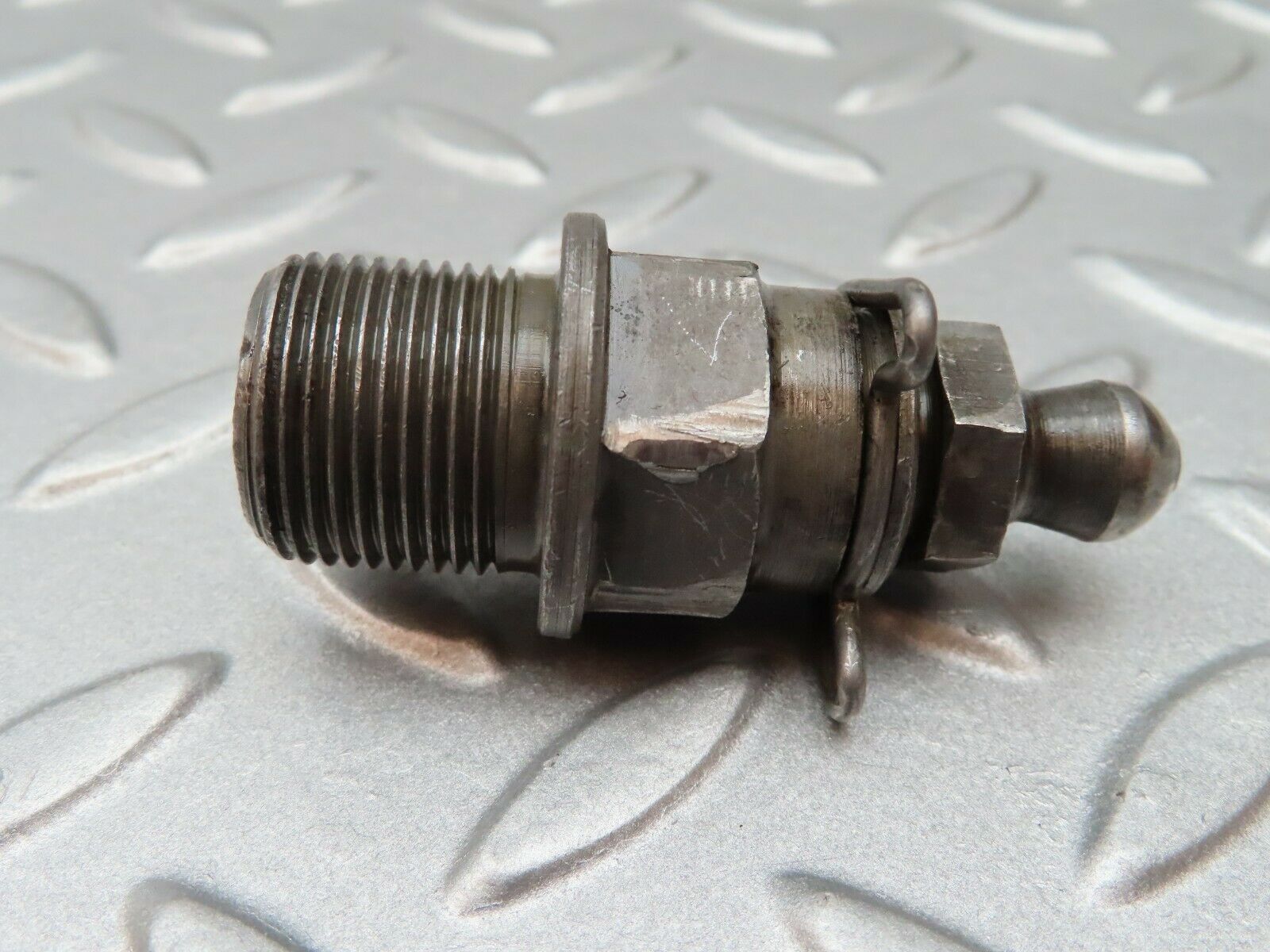 3543 Mercedes-Benz W108 280SE Ball Studs For Rocker Arm Mounting (Timing)