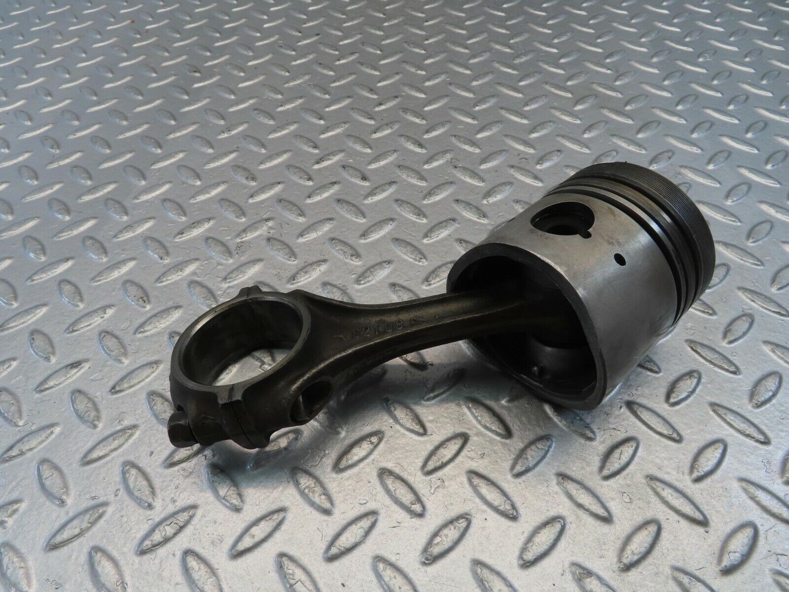 10996 Mercedes-Benz W115 220D Piston With Connecting Rod 86.98 mm