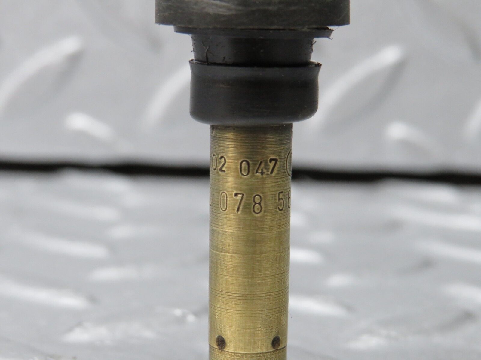 38901 Mercedes-Benz W201 190E 2.6L Fuel Injector Bosch 0000785623 0437502047