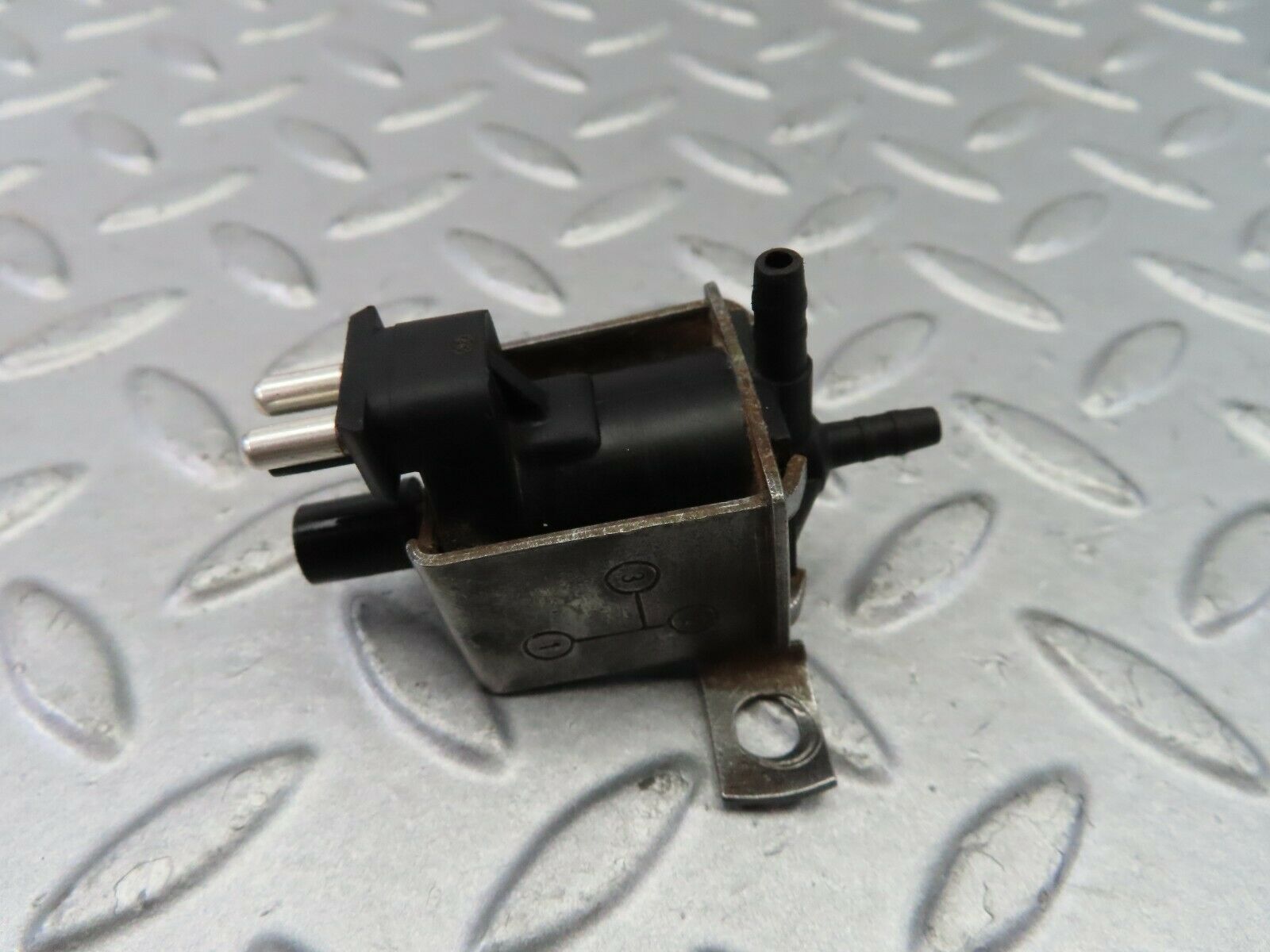 7747 Mercedes-Benz S123 230TE Wagon Vacuum Control Valve Pierburg 0015407097