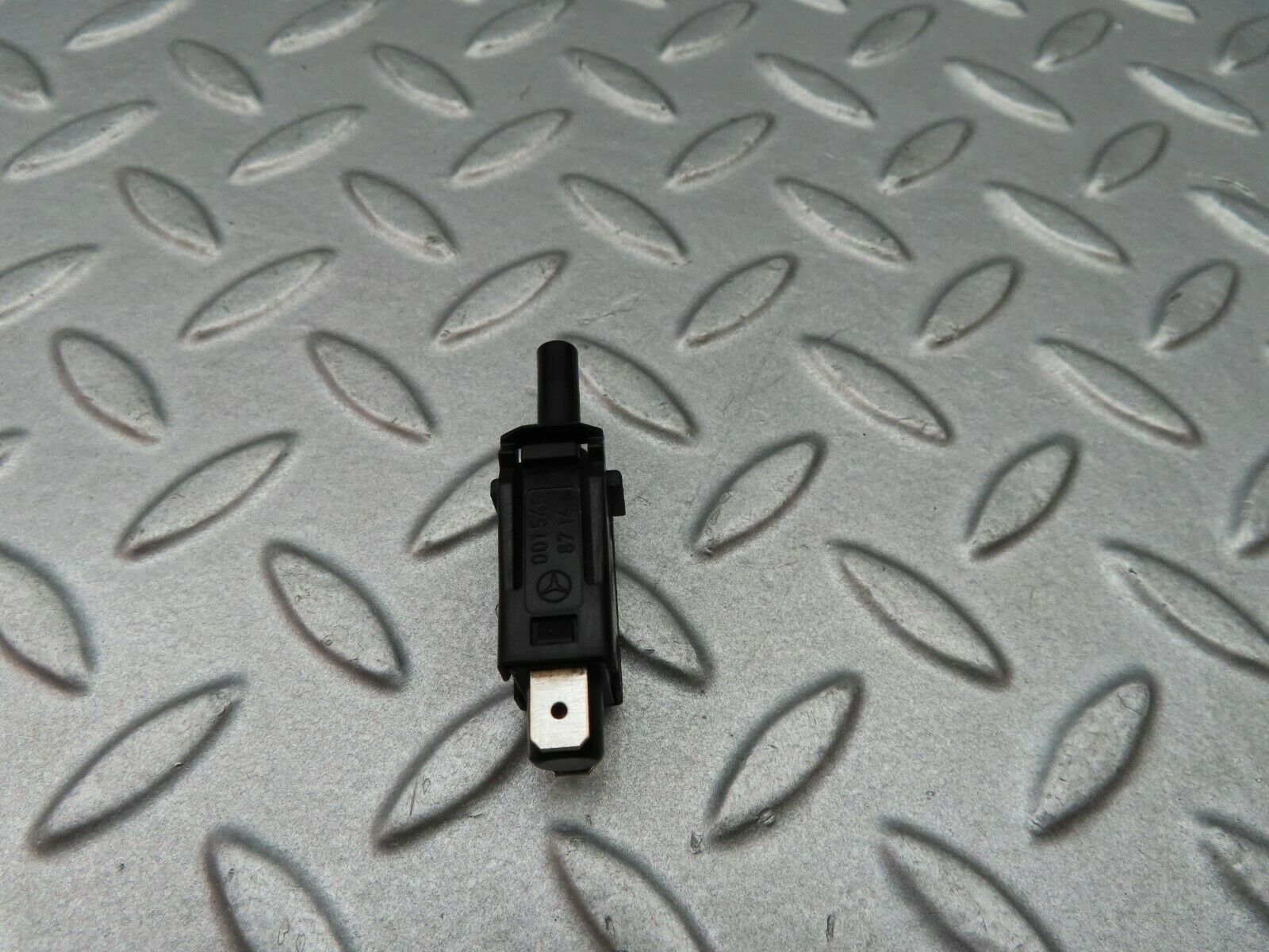 5764 Mercedes-Benz W123 200 Door Contact Switch 0015458714