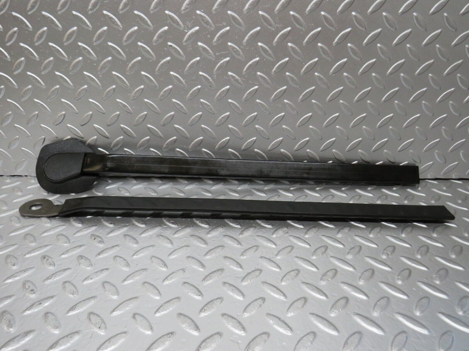 25571 Mercedes-Benz W123 200 Seat Belt Runner Pair