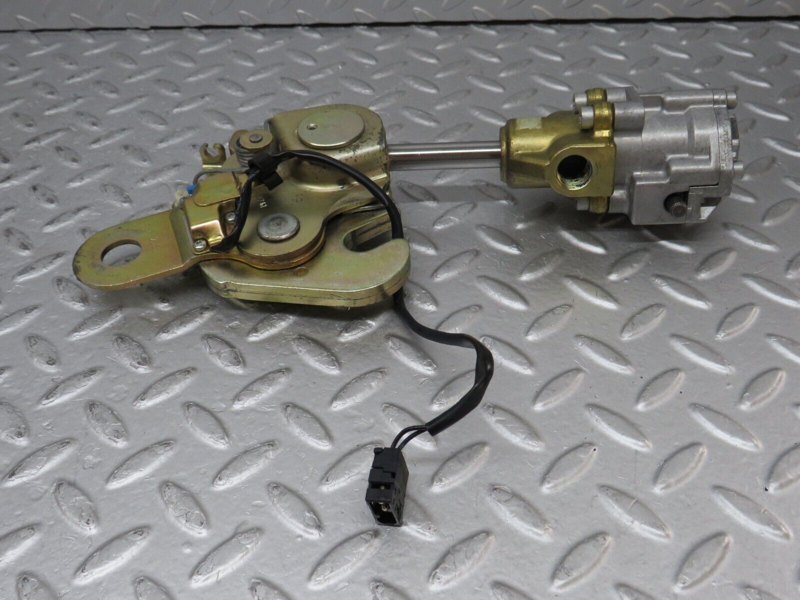 36824 Mercedes-Benz R129 300SL-24 Front Right Seat Recline Mechanism 1298200407 1136201019