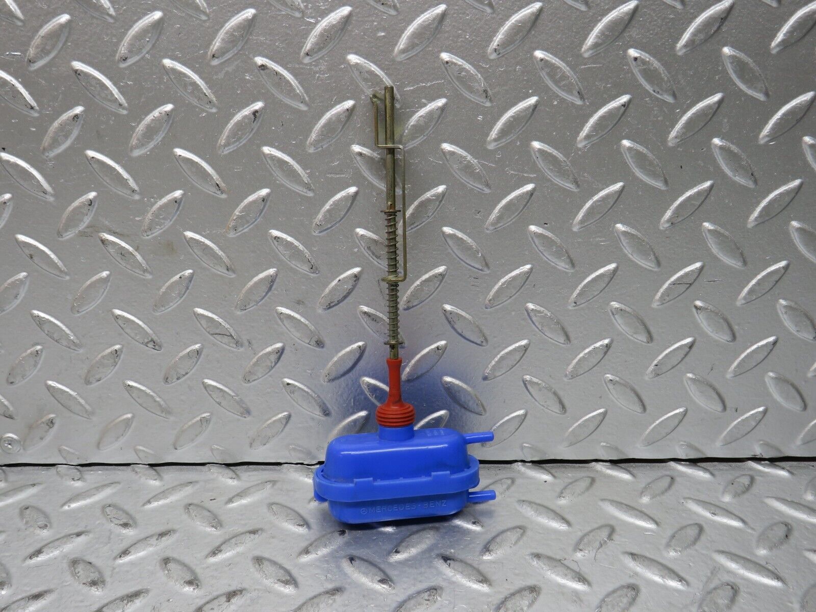 28658 Mercedes-Benz W123 230E Trunk Lock Vacuum Actuator