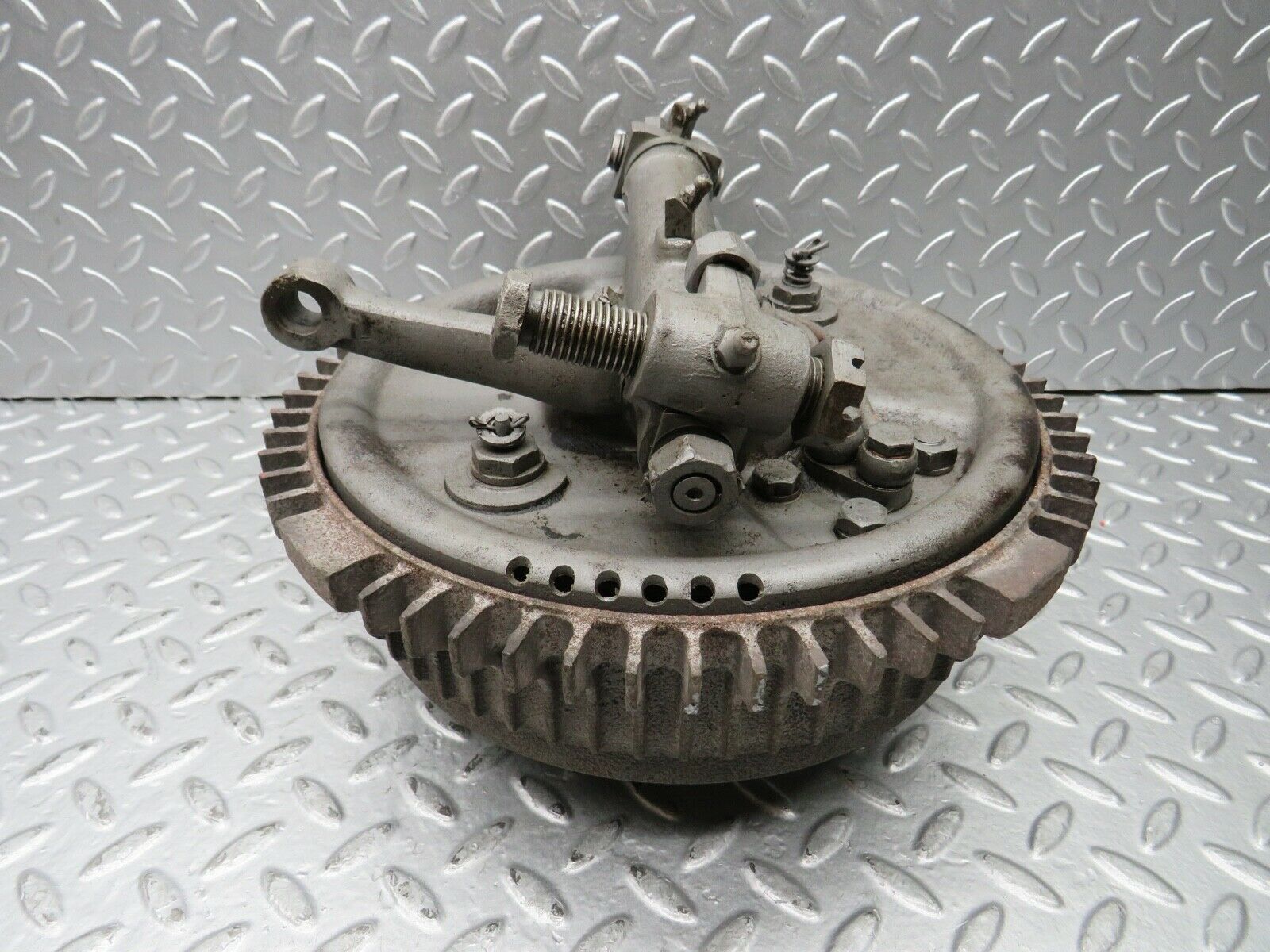 21948 Mercedes-Benz W121 190b Ponton Front Left Wheel Hub