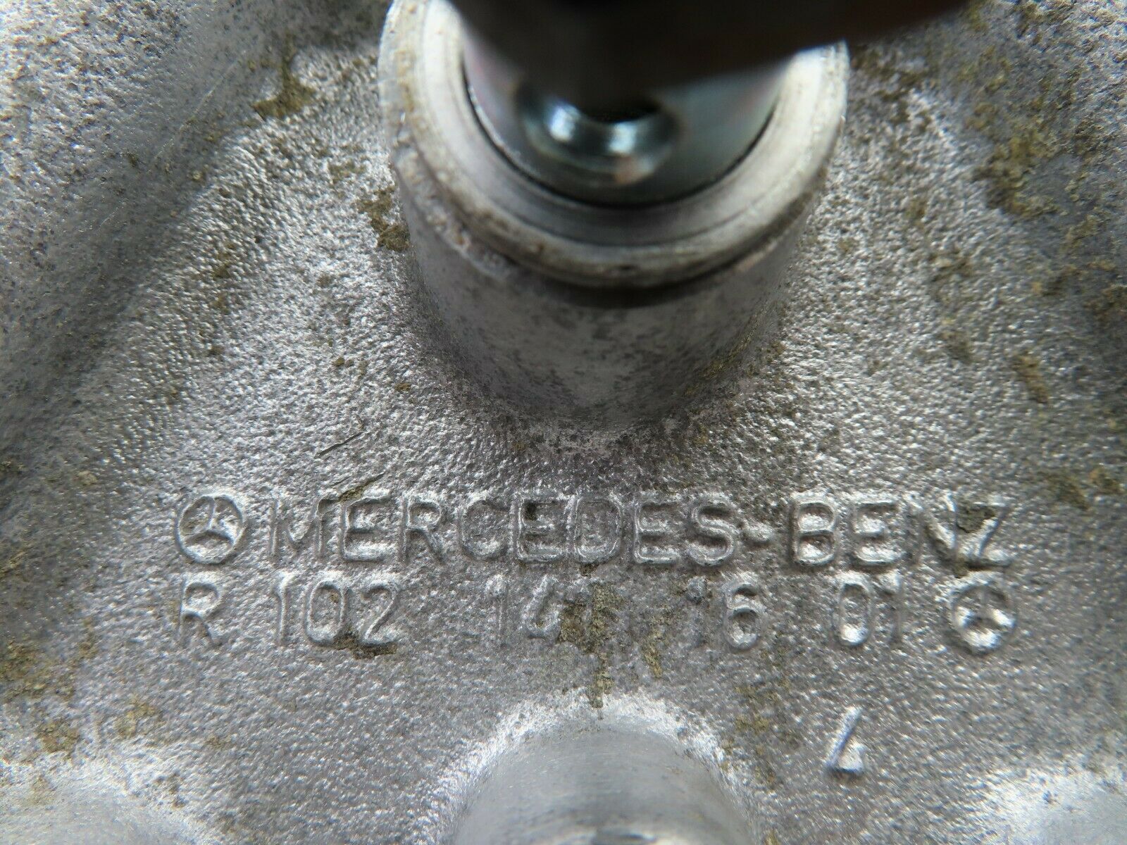 6020 Mercedes-Benz W123 200 Intake Manifold 1021411601