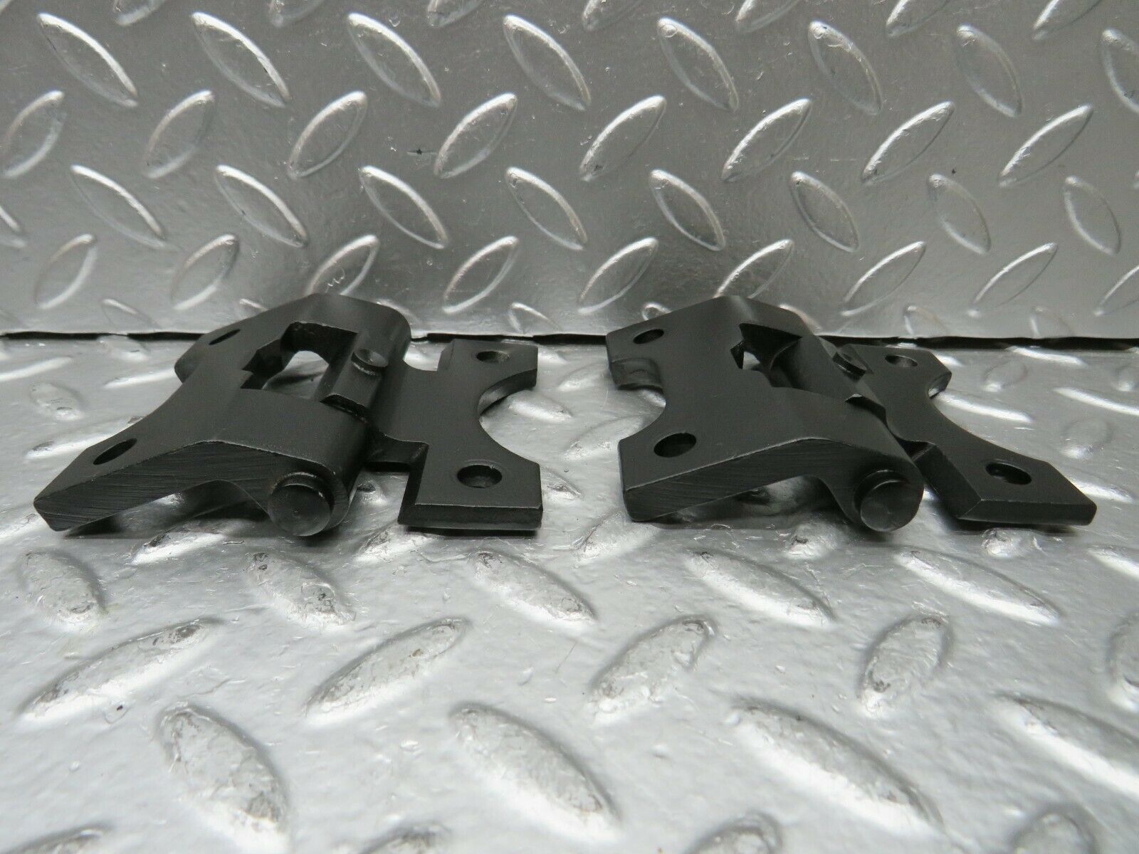 22864 Mercedes-Benz C107 450SLC Coupe Door Hinge Left Pair