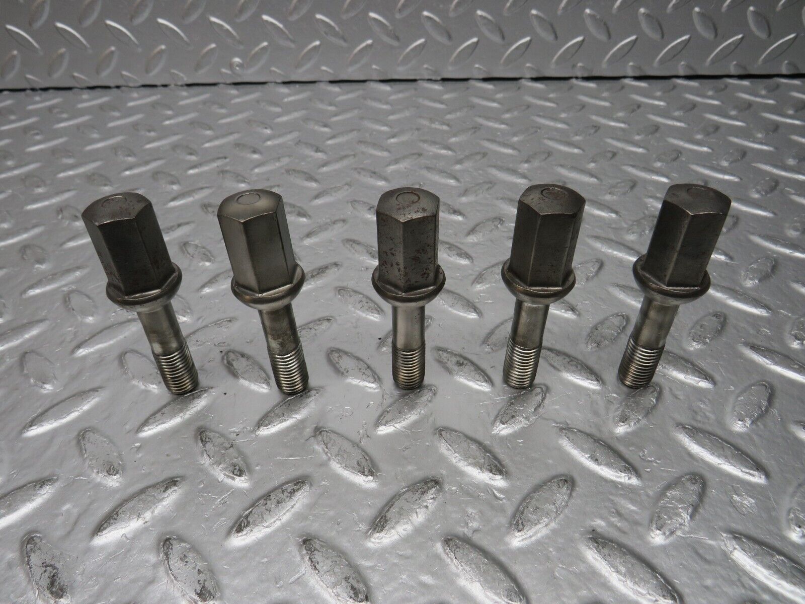 30527 Mercedes-Benz 5x Alloy Wheel Lug Bolt M12x1.5