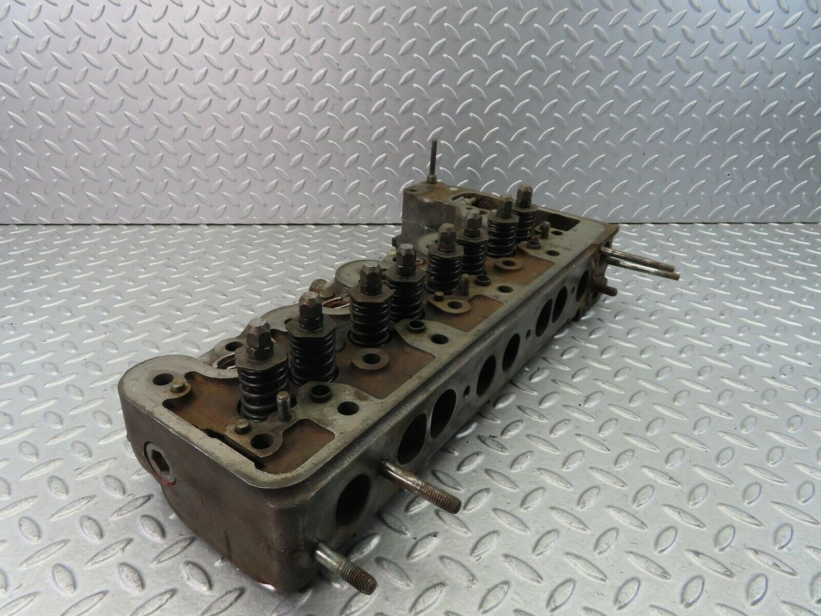 8690 Mercedes-Benz W115 Cylinder Head 6150181101