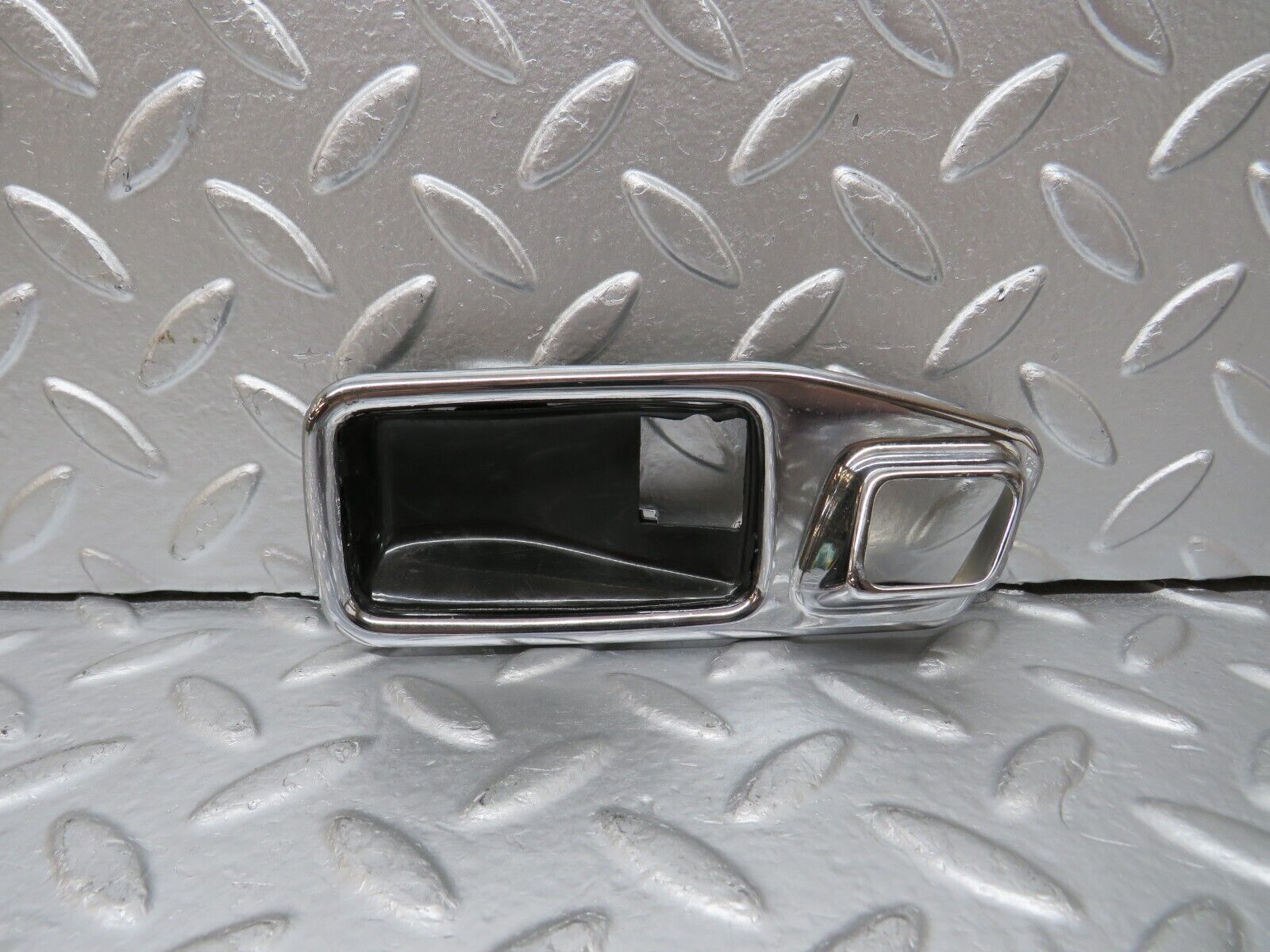 25572 Mercedes-Benz W123 200 Door Handle Surround Left 1167660111