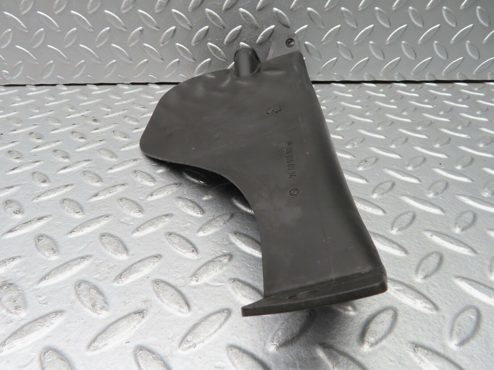 21632 Mercedes-Benz W126 300SE Vacuum Pump Housing Cover 1268050914