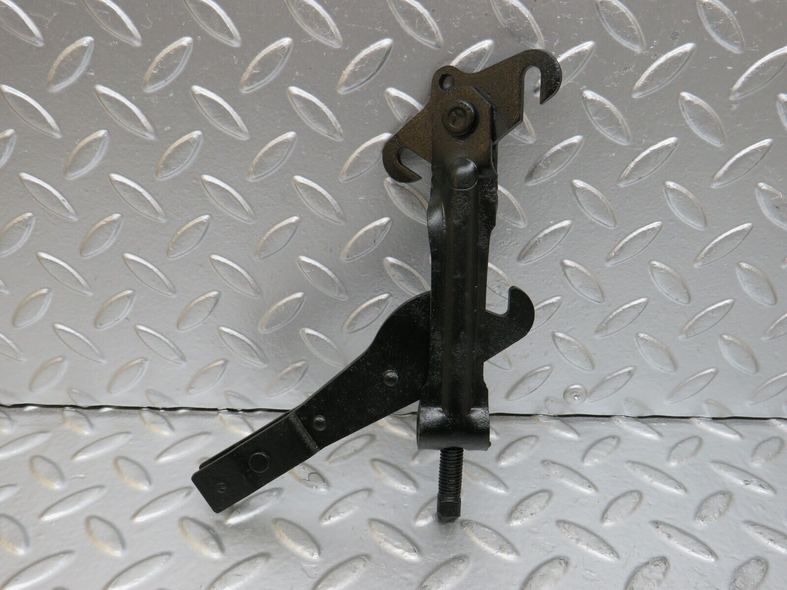 25420 Mercedes-Benz W123 200 Handbrake Regulator