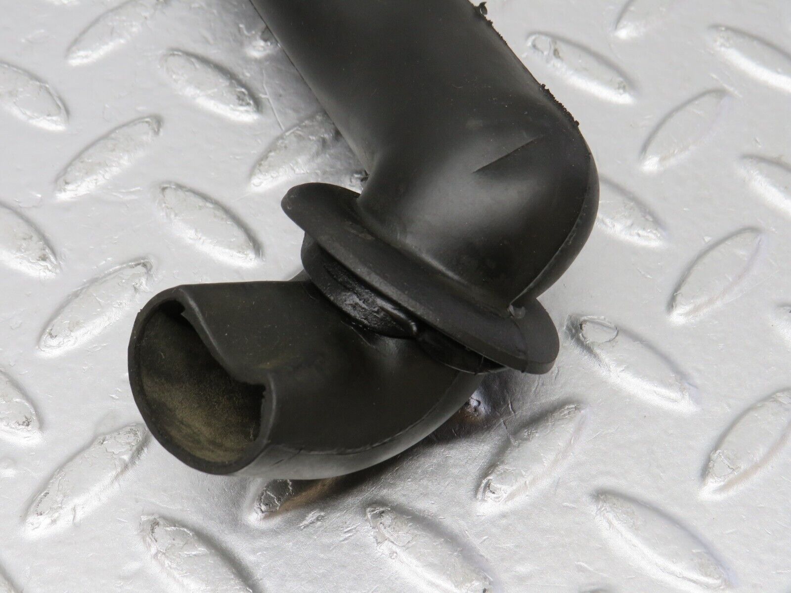 39692 Mercedes-Benz R129 320SL Coupe Heater Drain Pipe 1296280169