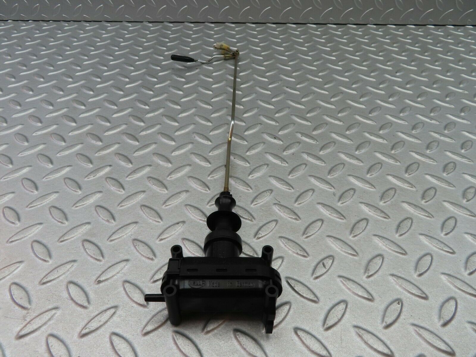 6090 Mercedes-Benz W126 380SE Door Lock Vacuum Actuator & Knob Rear Left