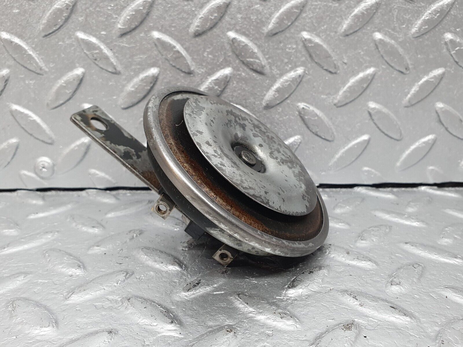 41544 Mercedes-Benz W124 200E Horn Hella 002952