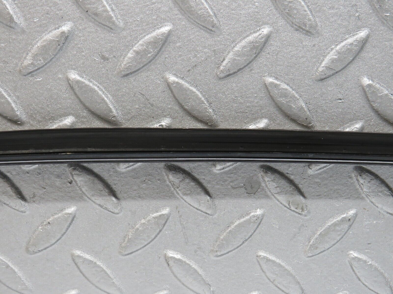 39803 Mercedes-Benz R129 320SL Coupe Front Windscreen Top Chrome Moulding Trim