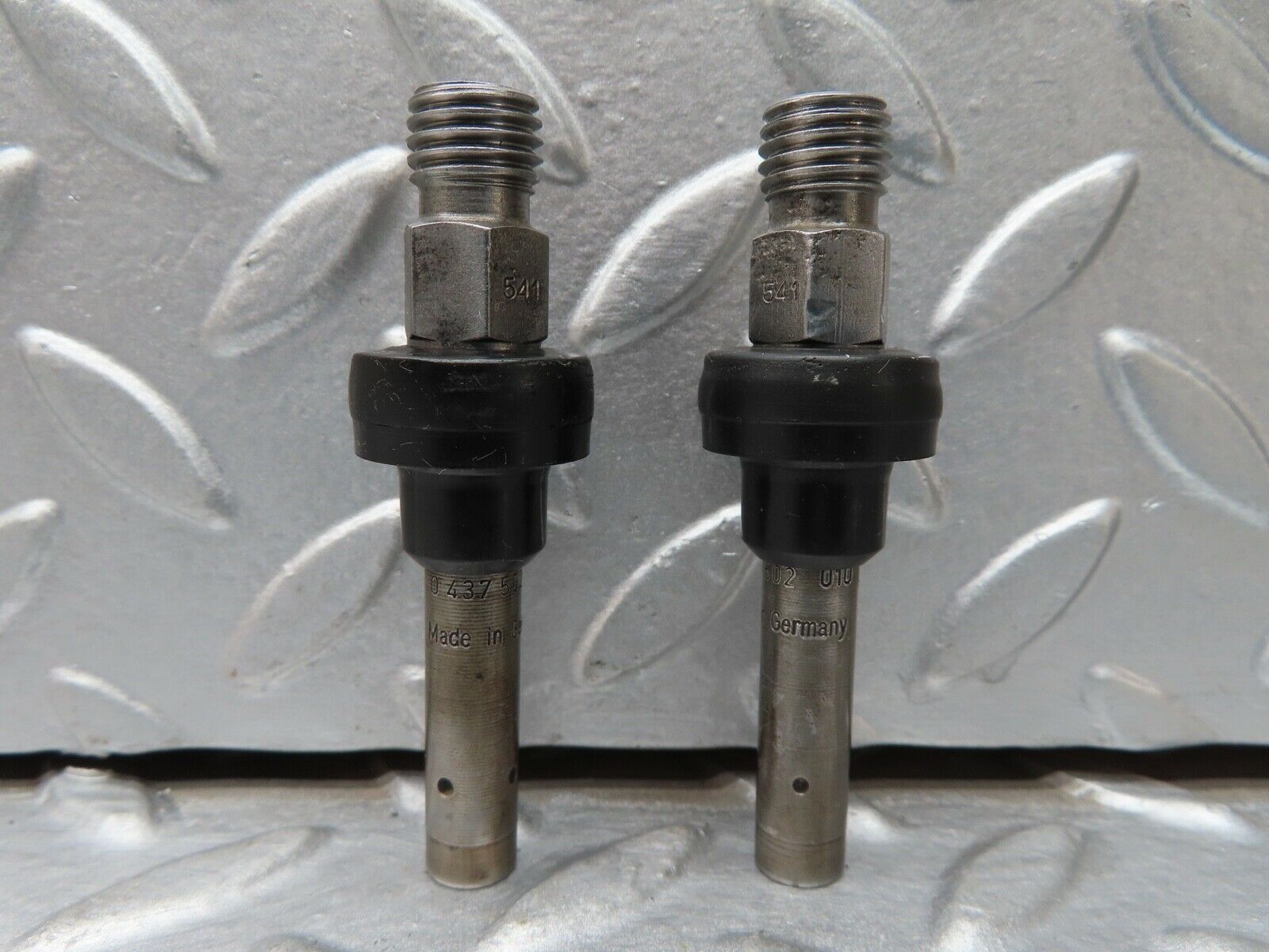 16950 Mercedes-Benz C123 280CE Coupe 2x Fuel Injectors Bosch 0437502010
