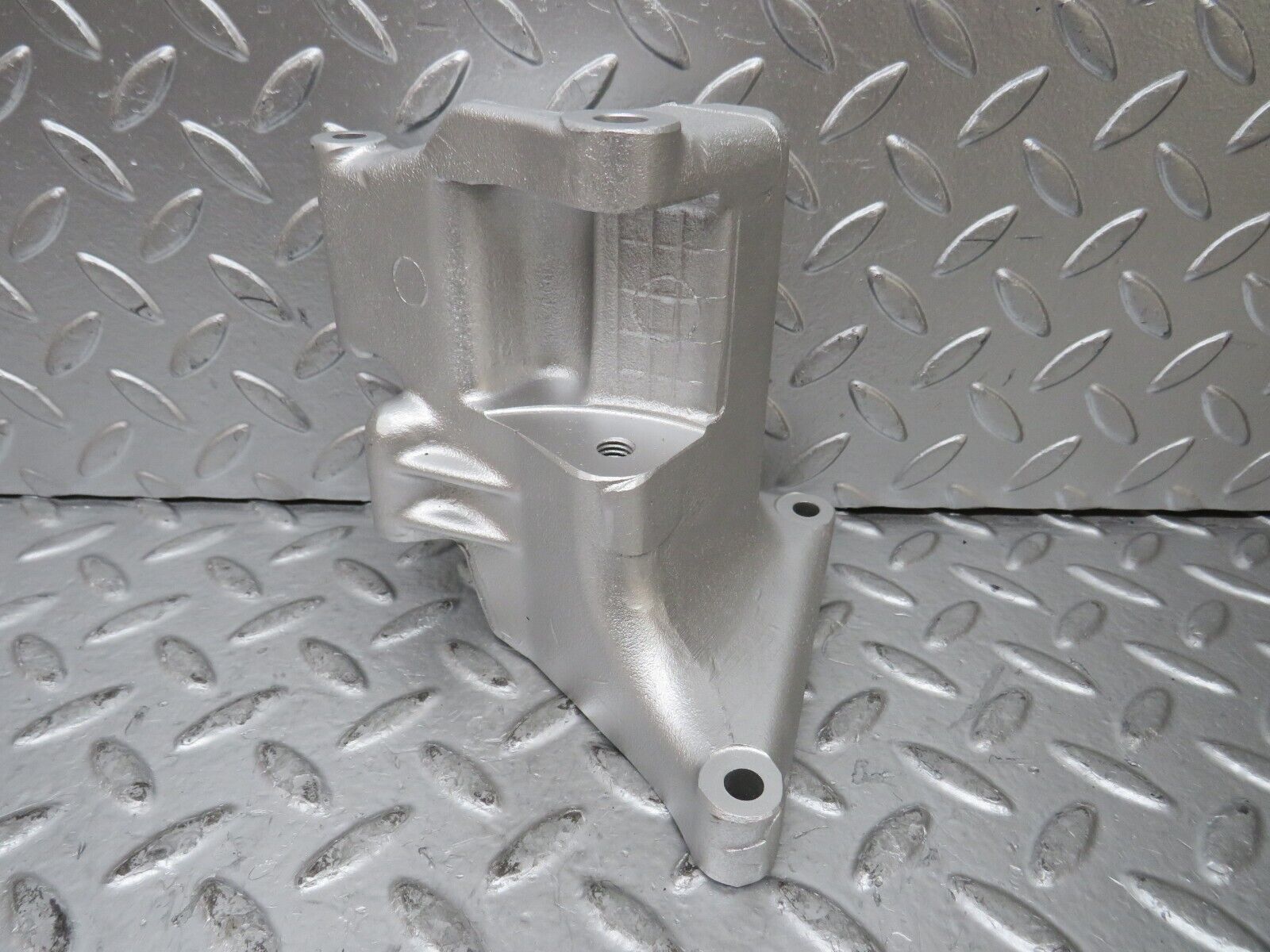 26238 Mercedes-Benz W116 450SE Alternator Generator Bracket 1161551135