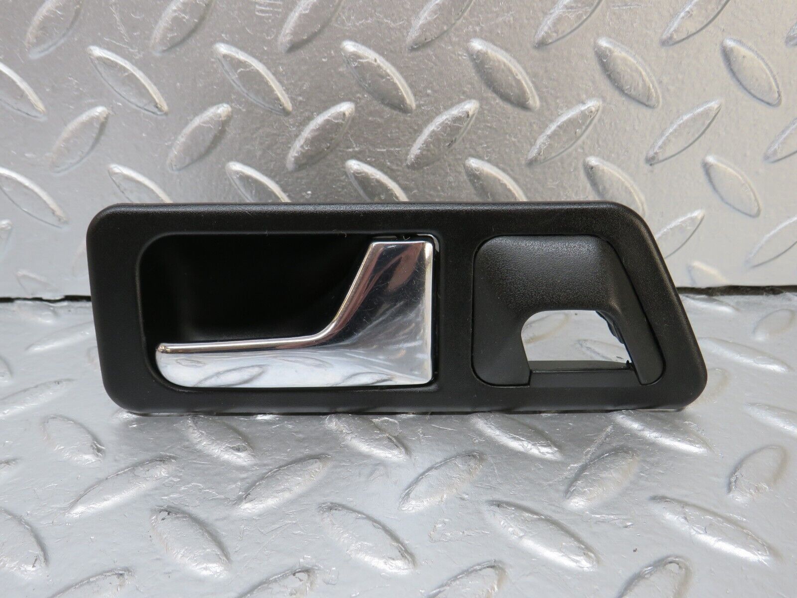 33642 Mercedes-Benz W201 190E 2.0L Right Interior Door Handle 2017660264