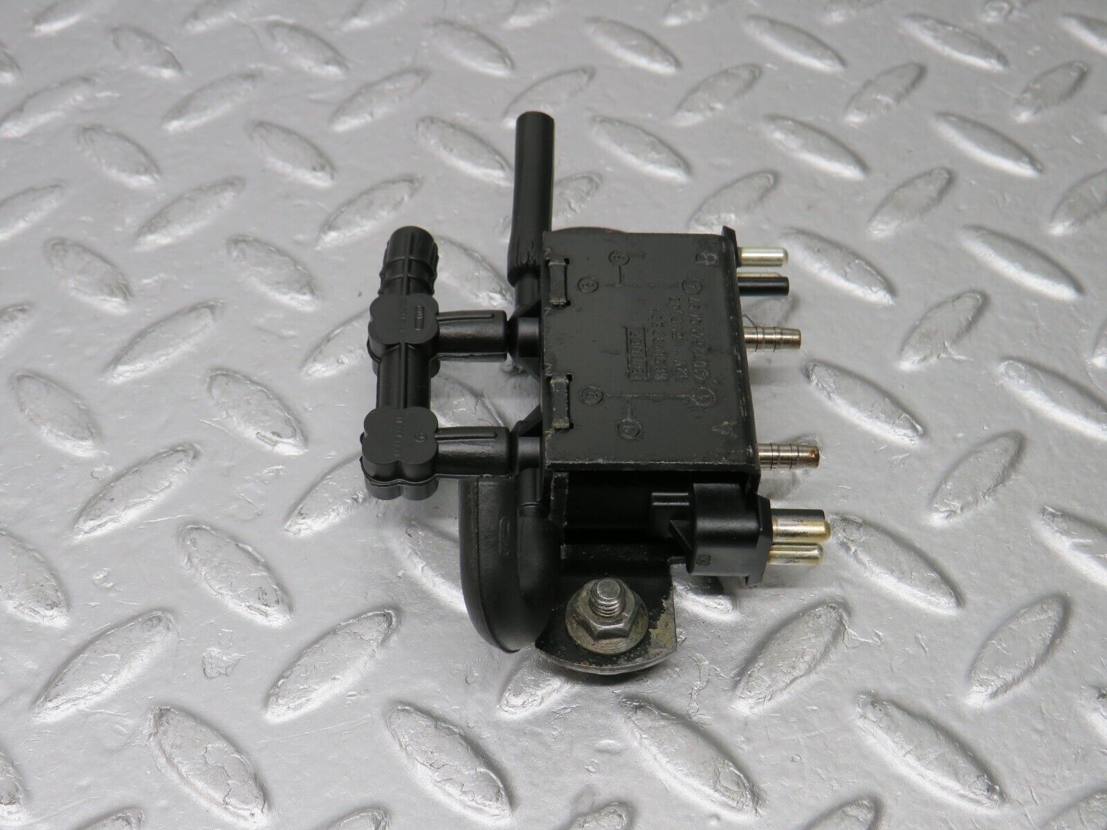 38325 Mercedes-Benz R129 280SL Coupe Solenoid Vacuum Valve 0025400097