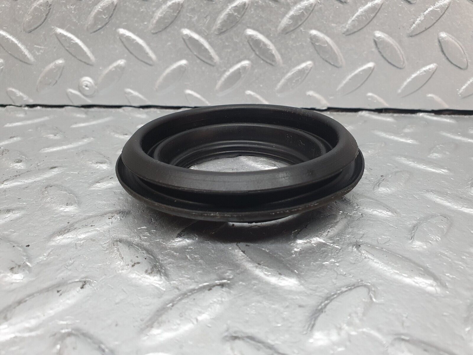 41031 Mercedes-Benz W126 300SE Fuel Tank Filler Rubber Gasket 1239973581