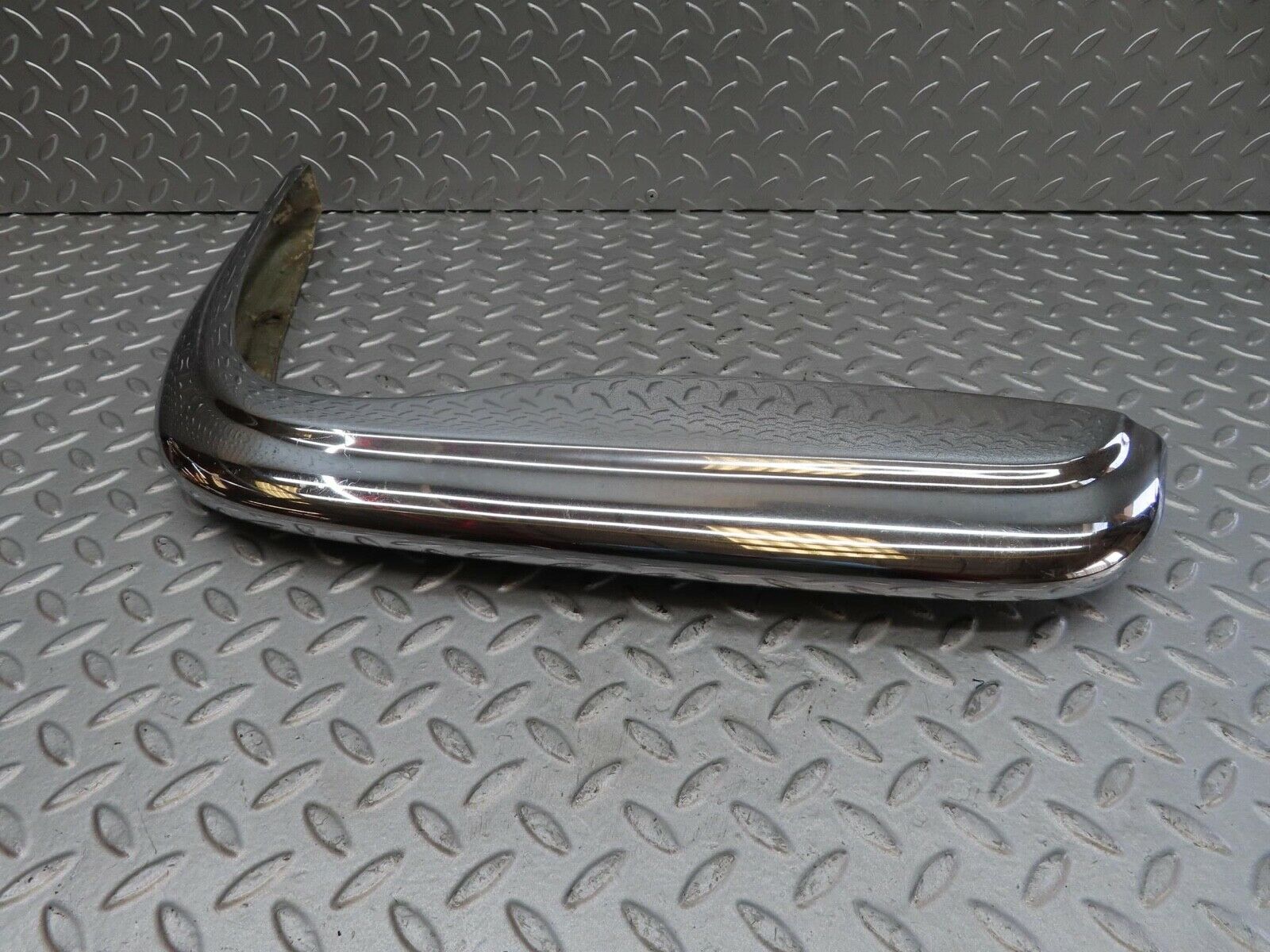 12599 Mercedes-Benz W108 Front Right Upper Bumper Corner