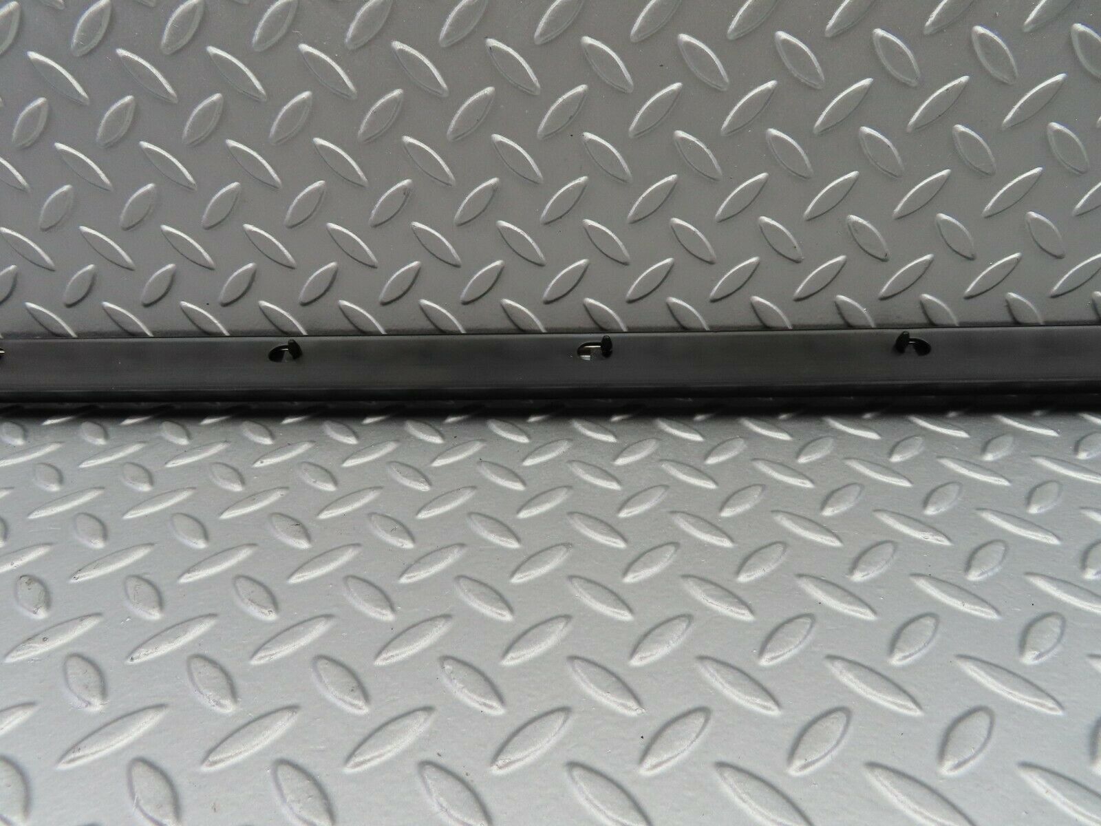 6866 Mercedes-Benz C107 350SLC Coupe Right Door Centre Moulding Trim