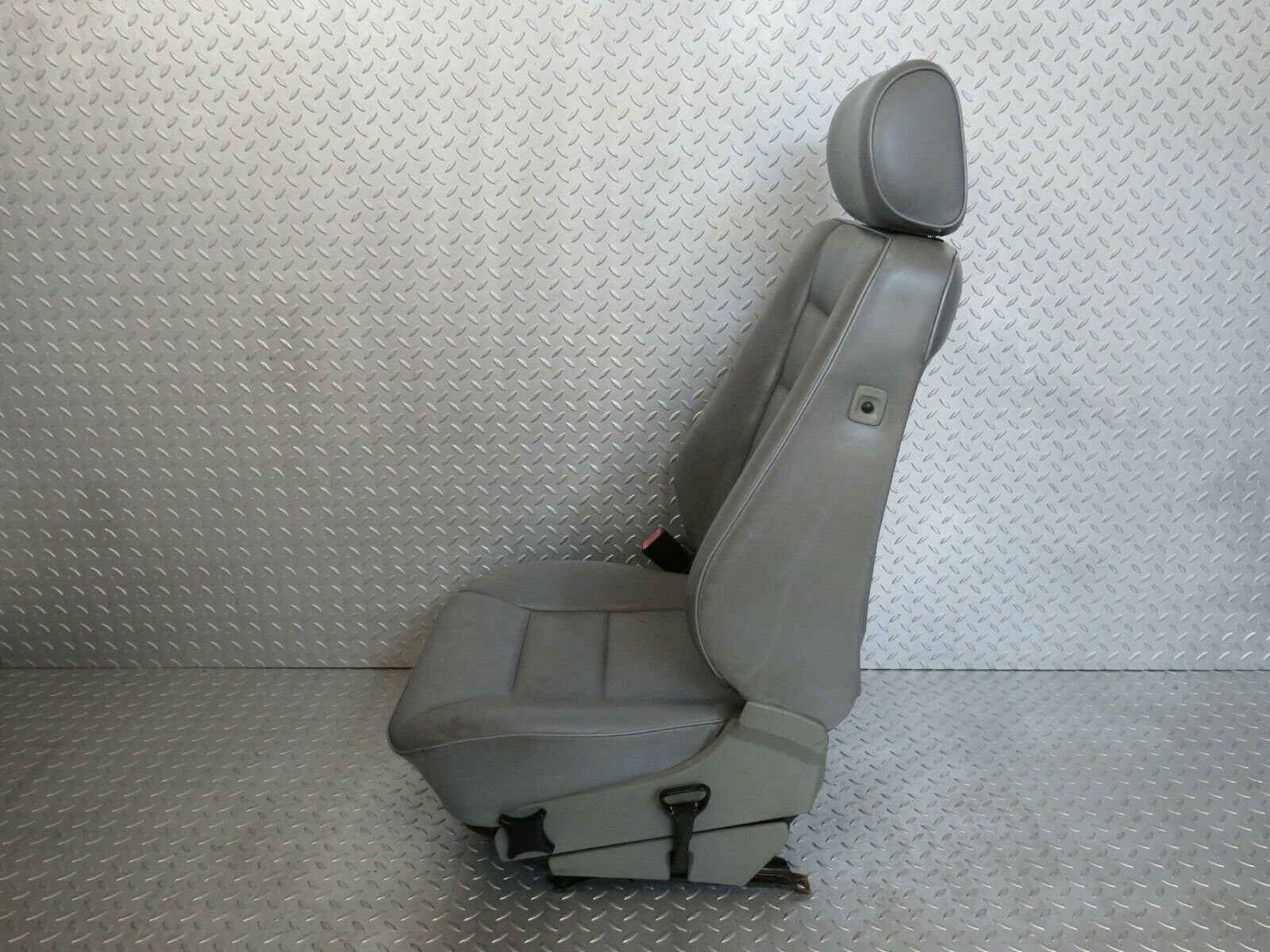 22383 Mercedes-Benz C124 E220 Coupe Front Left Seat Leather Grey 1249102350