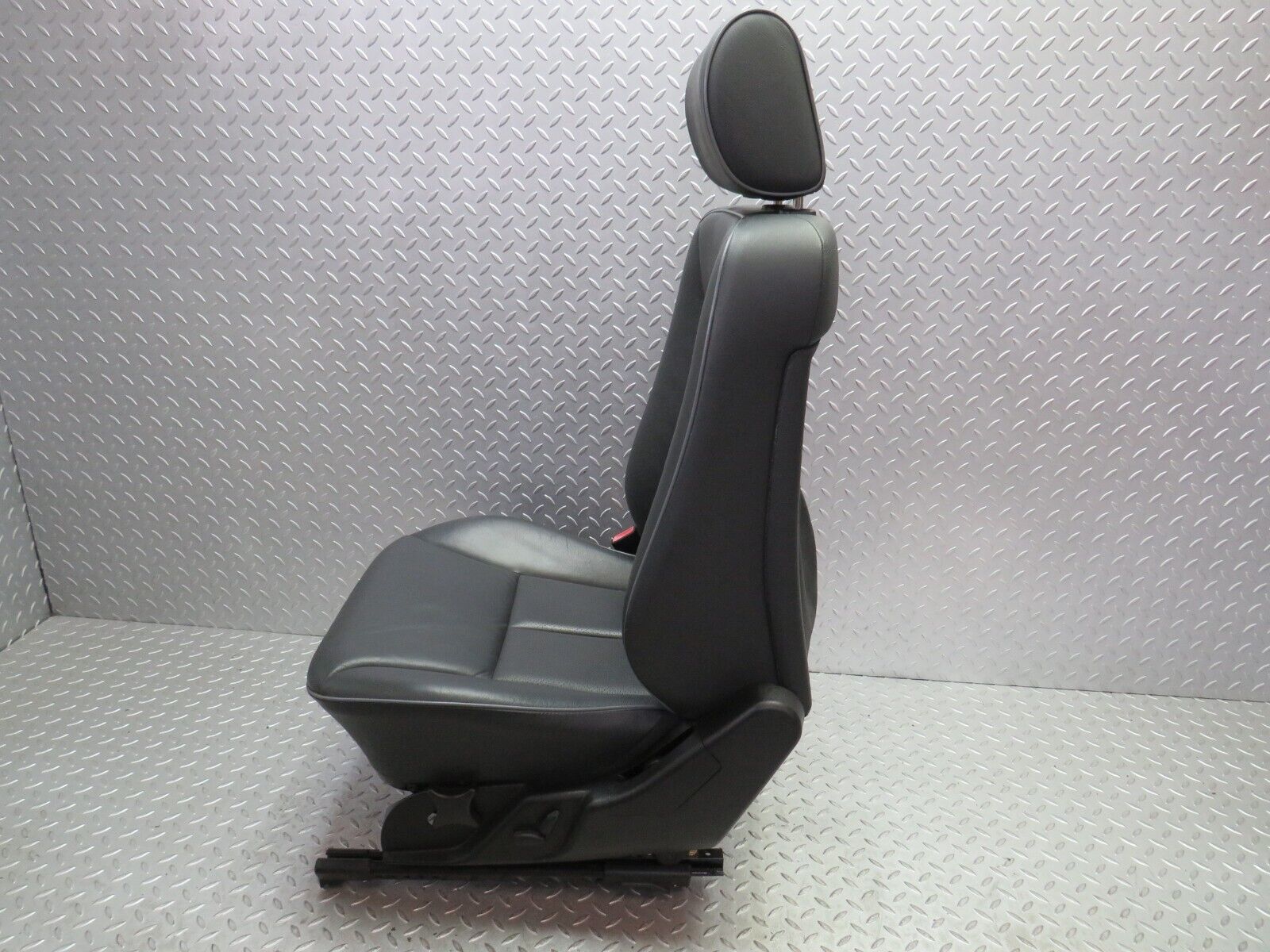 34801 Mercedes-Benz W210 320E Electric Front Left Seat Black Leather