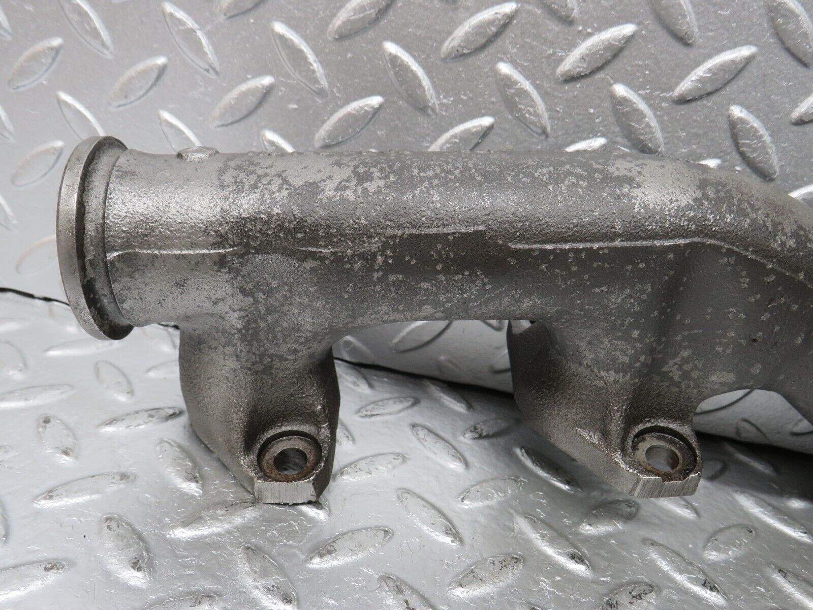 33106 Mercedes-Benz W126 380 V8 Exhaust Manifold Left 1161420502