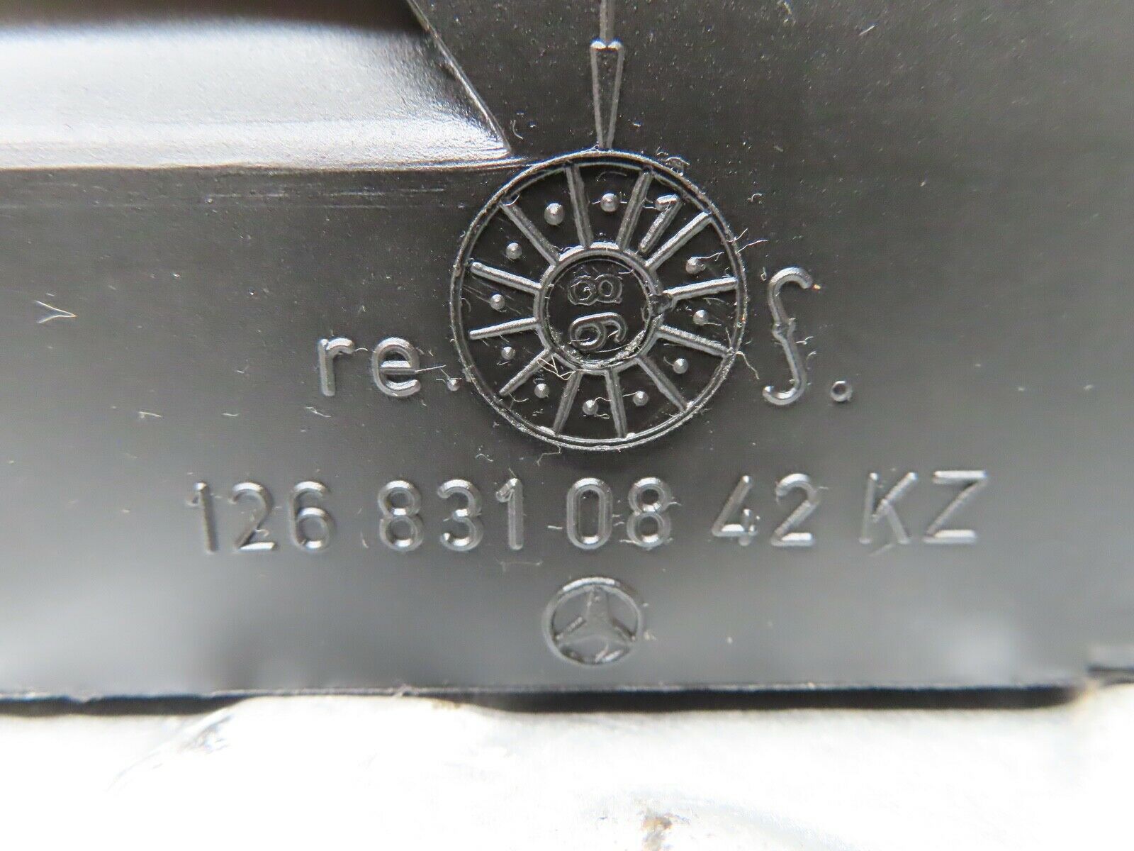 21663 Mercedes-Benz W126 300SE Dashboard Air Vent Right Side 1268310842