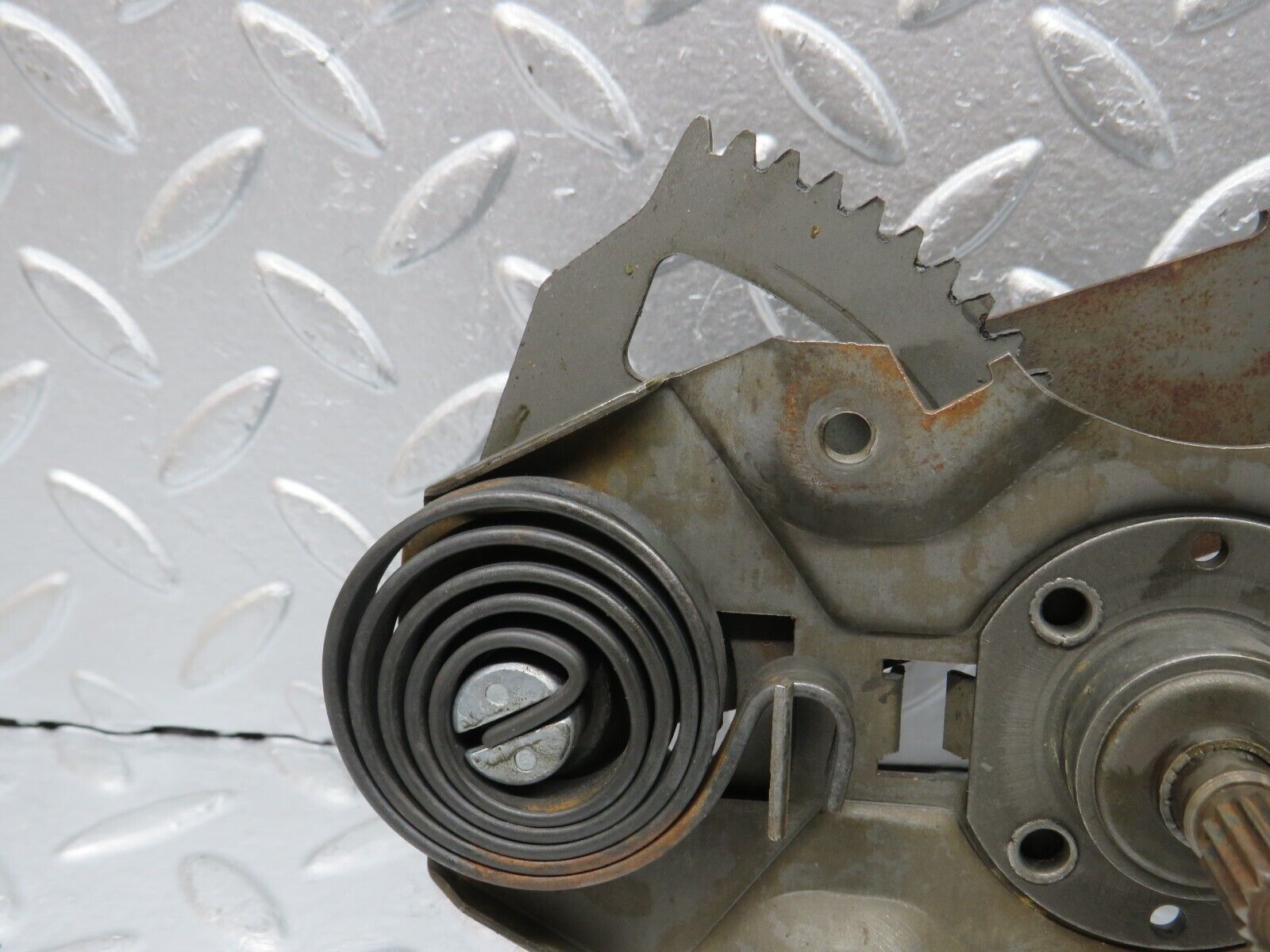 31153 Mercedes-Benz W123 200D Rear Right Manual Window Regulator 1237300246