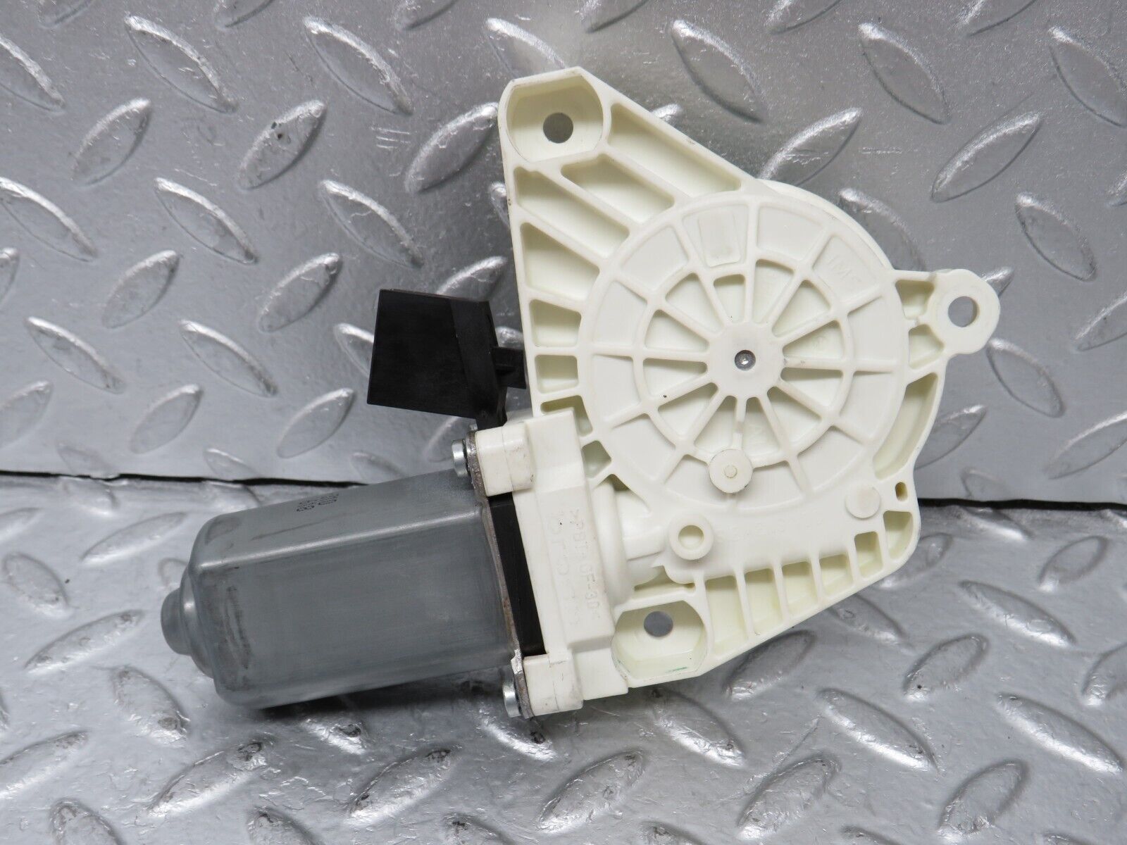 35163 Mercedes-Benz W221 Rear Left Window Regulator Motor 2218202942