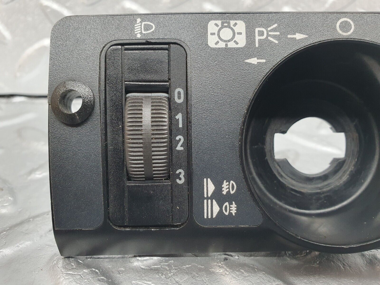 40922 Mercedes-Benz W126 300SE Headlight Switch Surround & Switch 1268000073