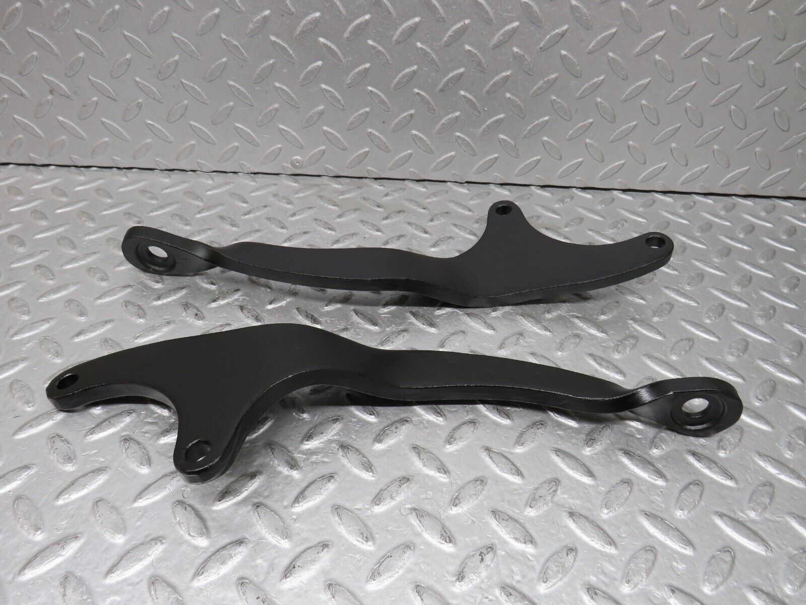 37659 Mercedes-Benz W109 300SEL Rear Anti Roll Bar Holder Bracket Pair