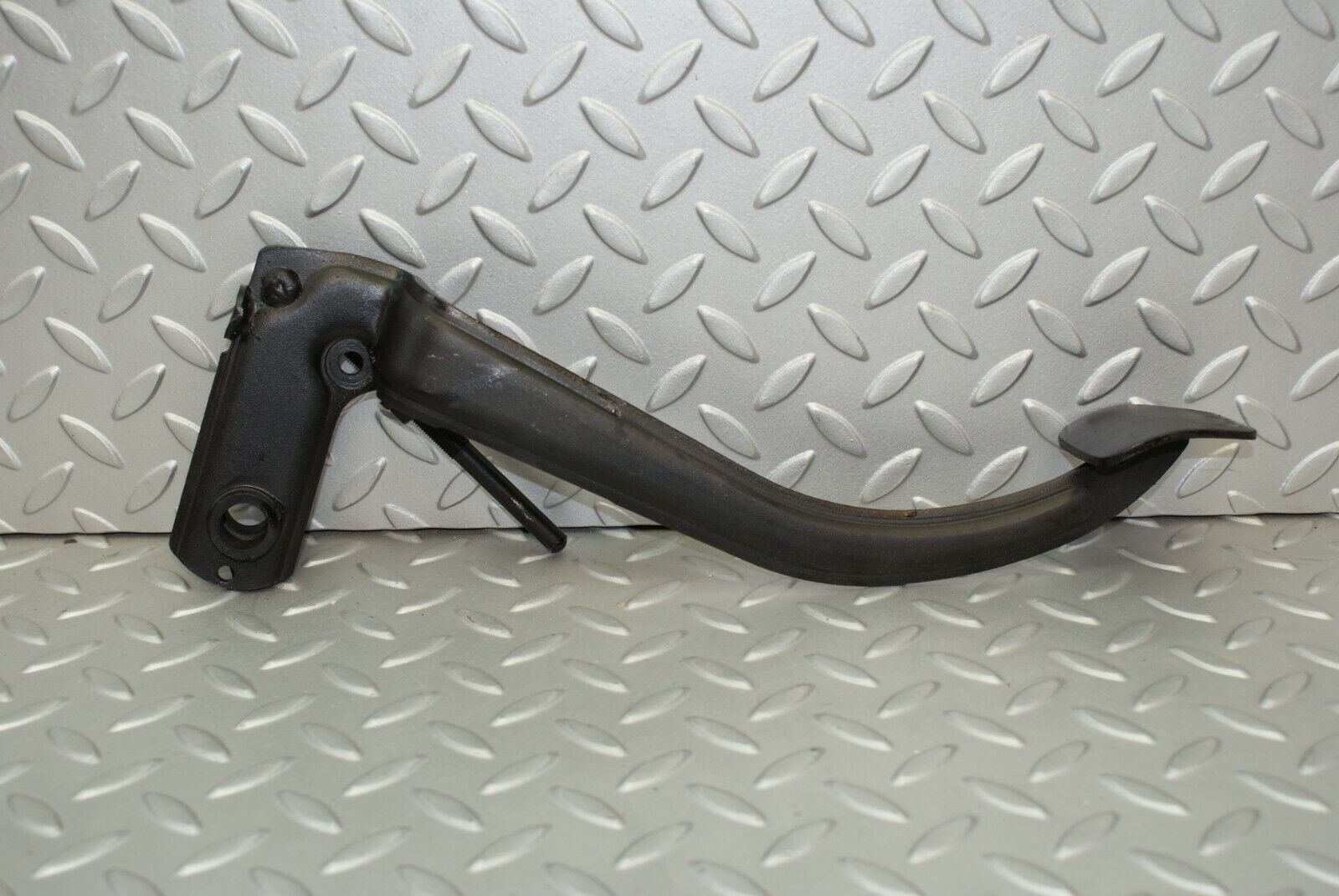 3169 Mercedes-Benz W115 220D Clutch Pedal LHD