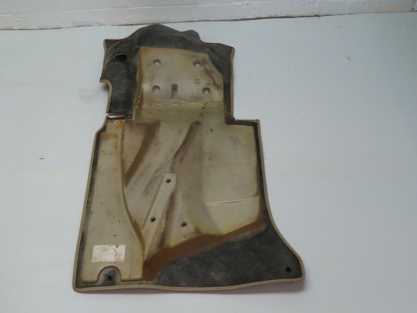 5456 Mercedes-Benz W124 230E Floor Carpet Beige