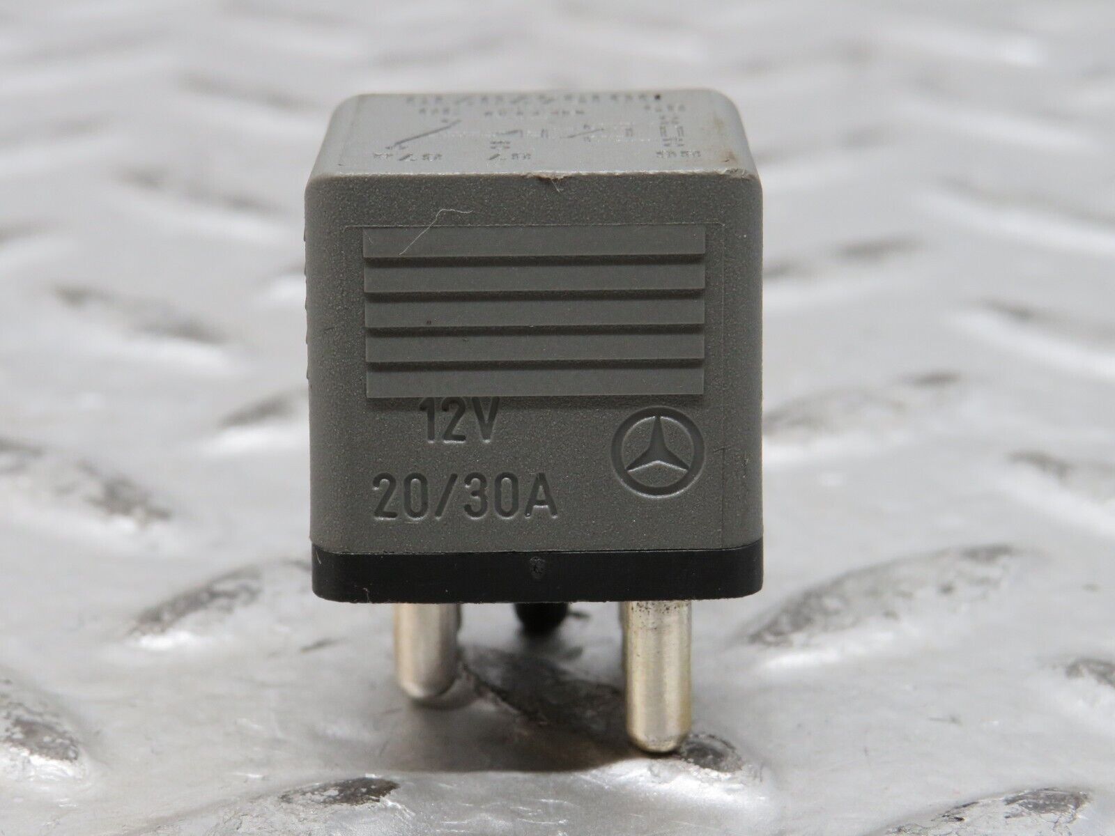 27866 Mercedes-Benz W123 280E Multi Purpose Relay 0015420219