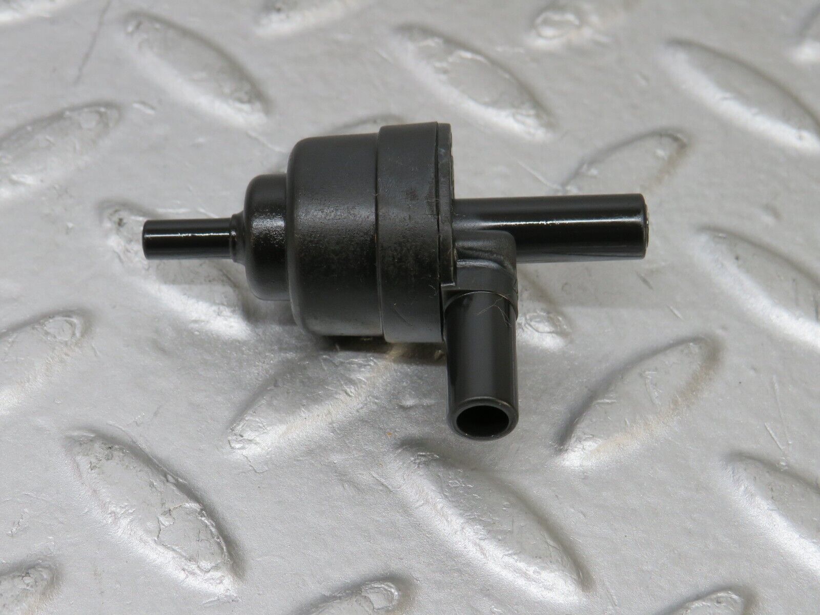 36911 Mercedes-Benz C126 420SEC Coupe Engine Crankcase Vent Valve 1074700893