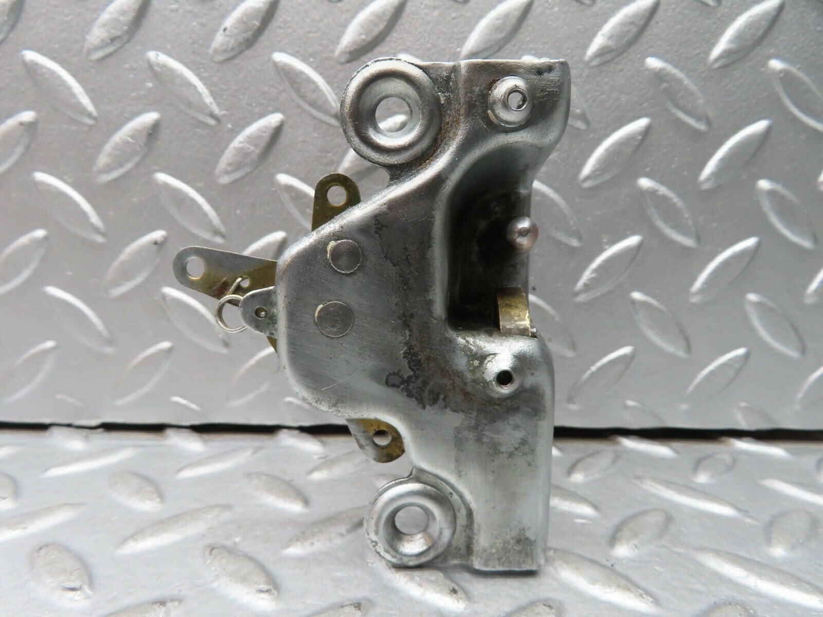 20980 Mercedes-Benz W114 250CE Coupe Right Door Lock Mechanism