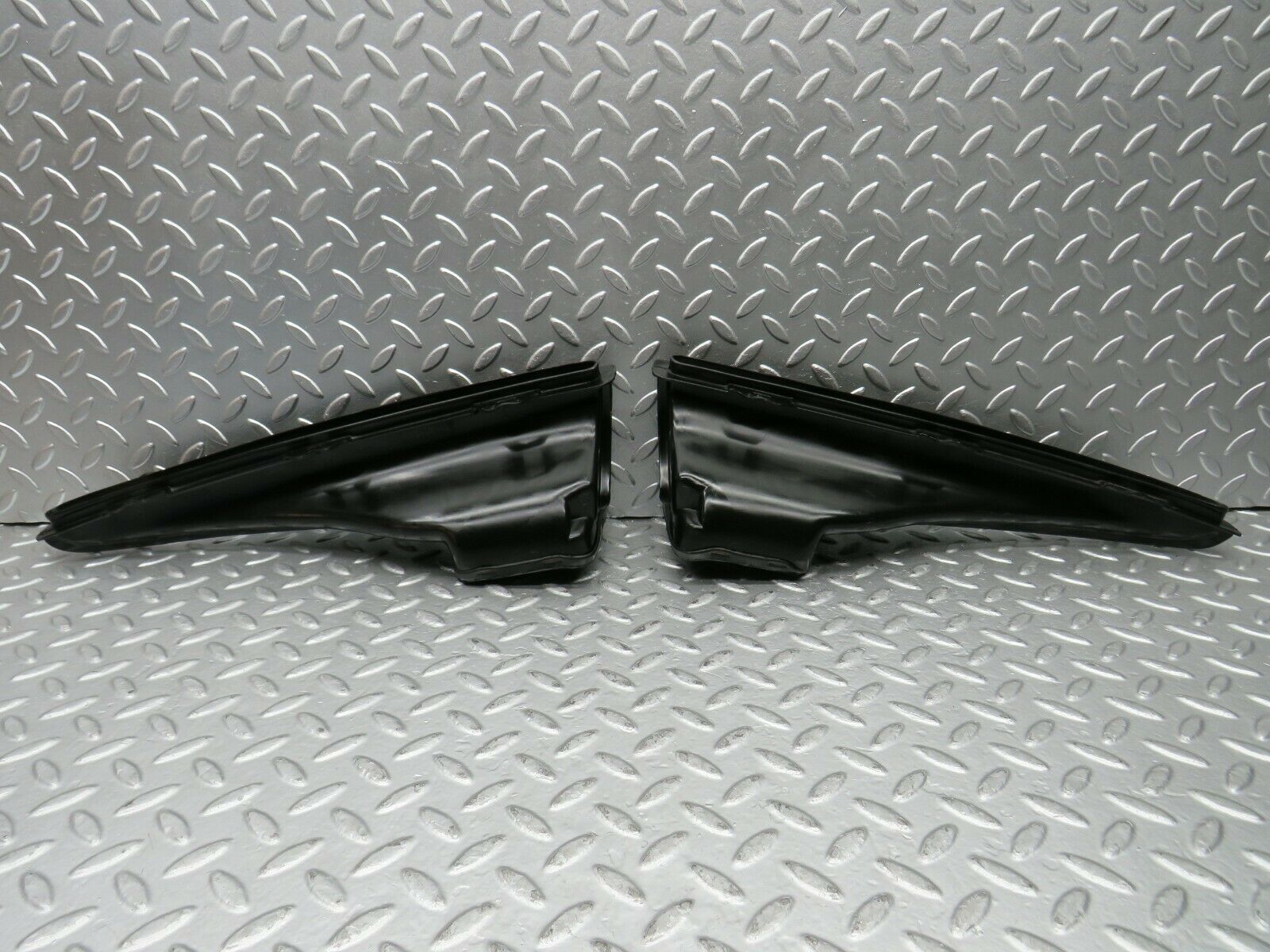 22950 Mercedes-Benz C123 230CE Coupe Air Duct Vent Pair 1238300119 1238300219