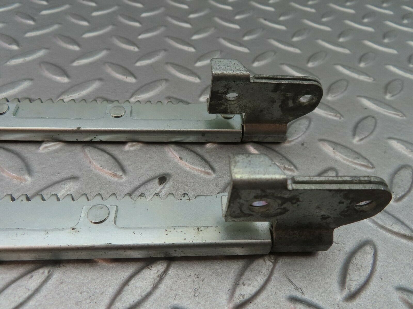 6234 Mercedes-Benz W126 380SE Electric Seat Rail Pair 1269100184