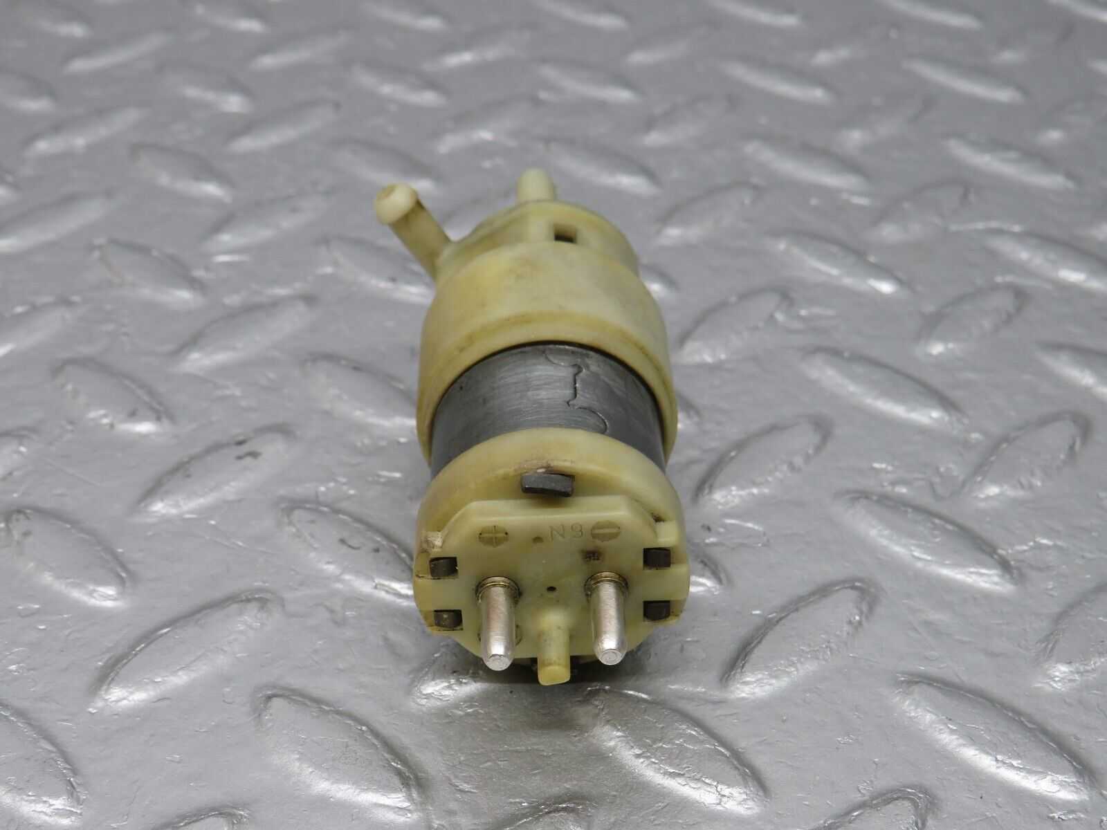 40688 Mercedes-Benz W123 300D Windscreen Washer Pump Hella