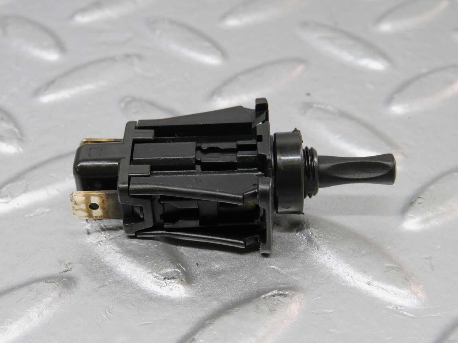 33875 Mercedes-Benz W201 190E 2.0L Glove Box Door Contact Switch 2018202110