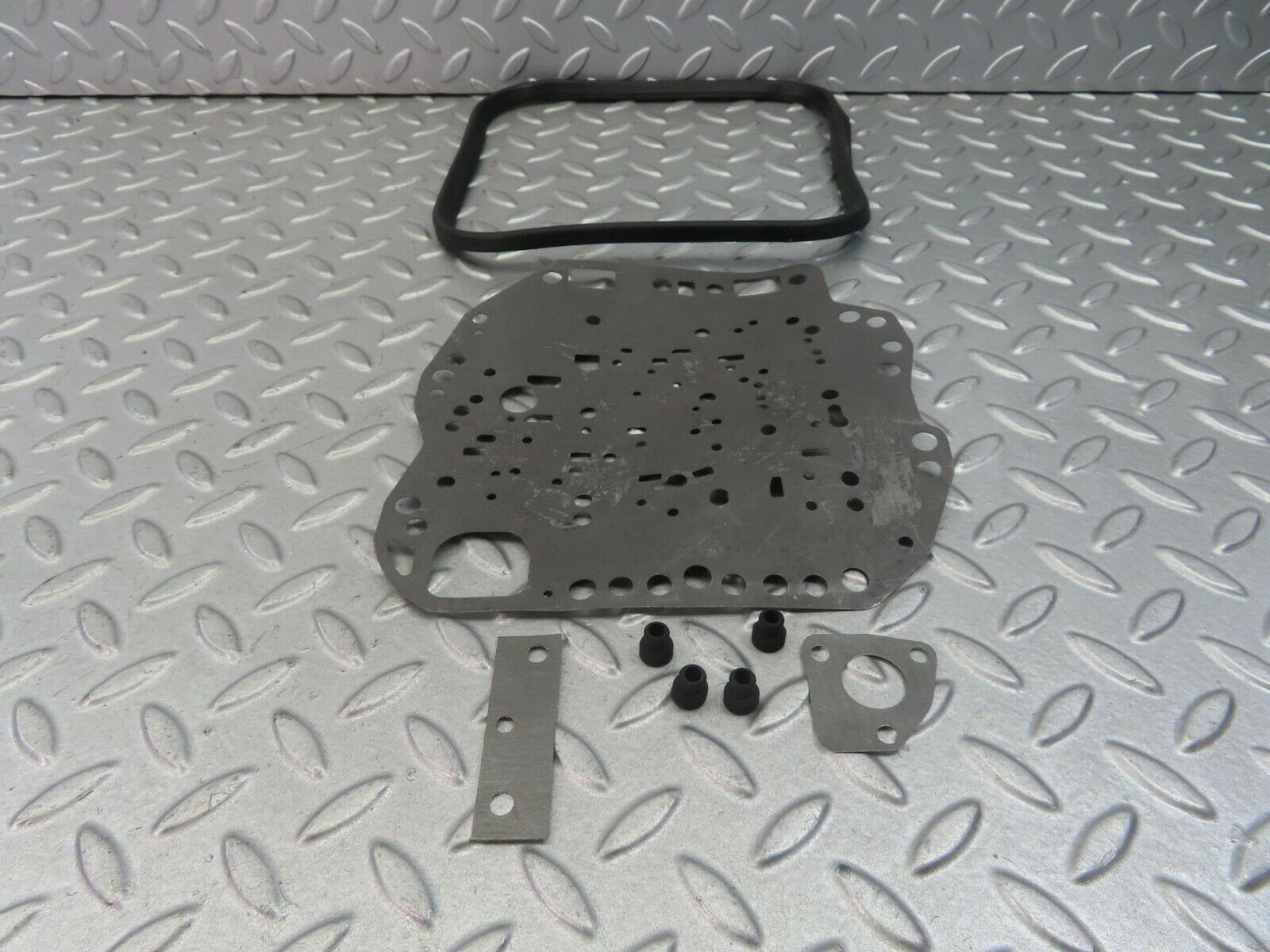 8350 Mercedes-Benz W115 Gearbox Seal Set 1155860327