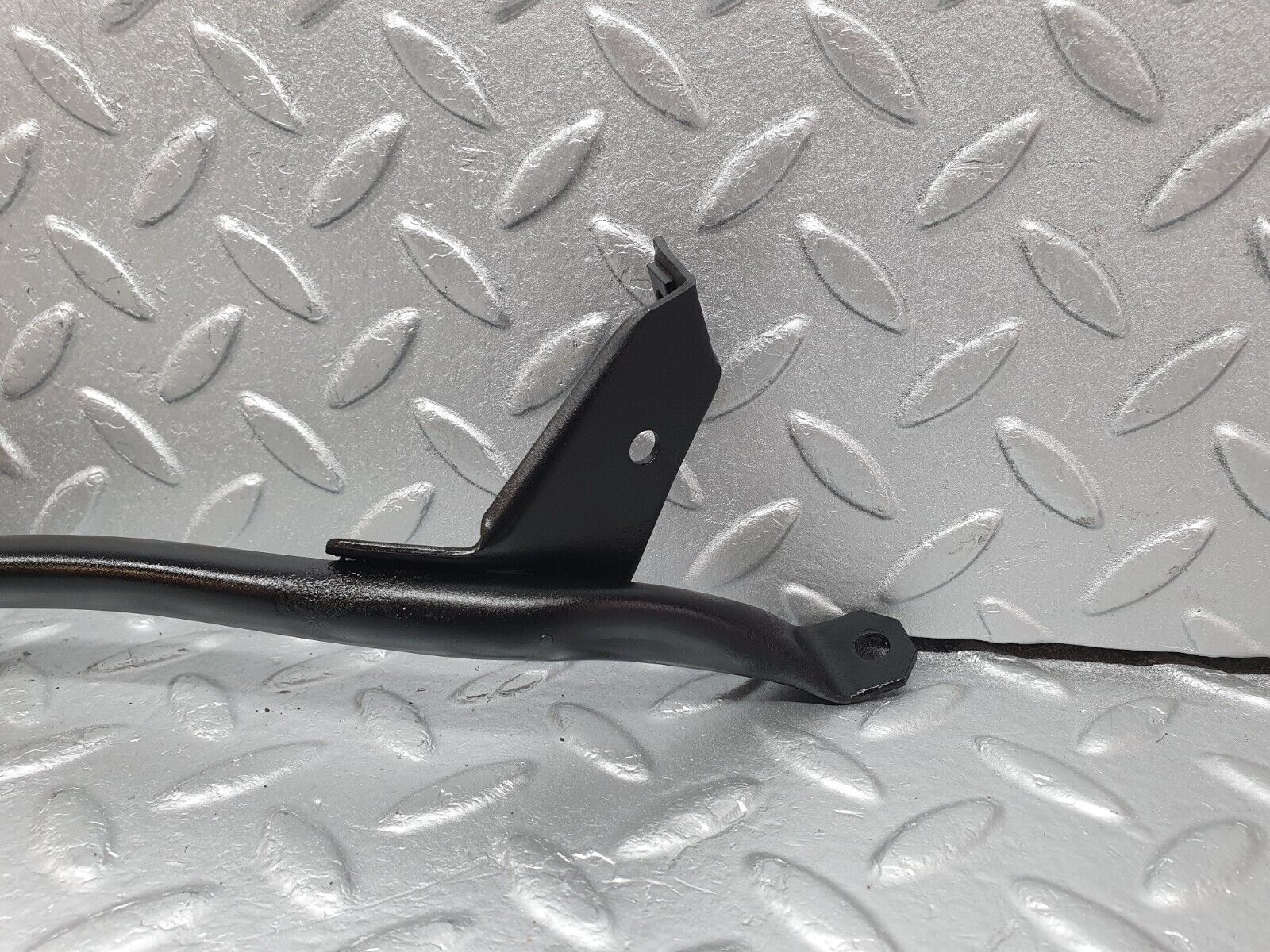 41507 Mercedes-Benz W124 200E Horn Bracket