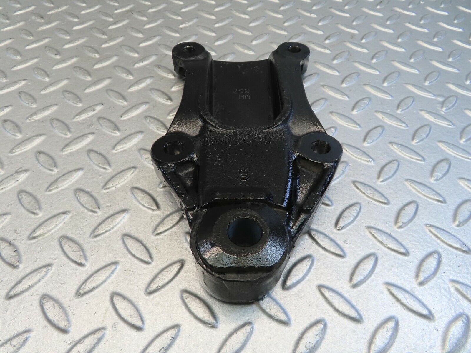 11317 Mercedes-Benz W221 S320 Differential Bracket A2210318
