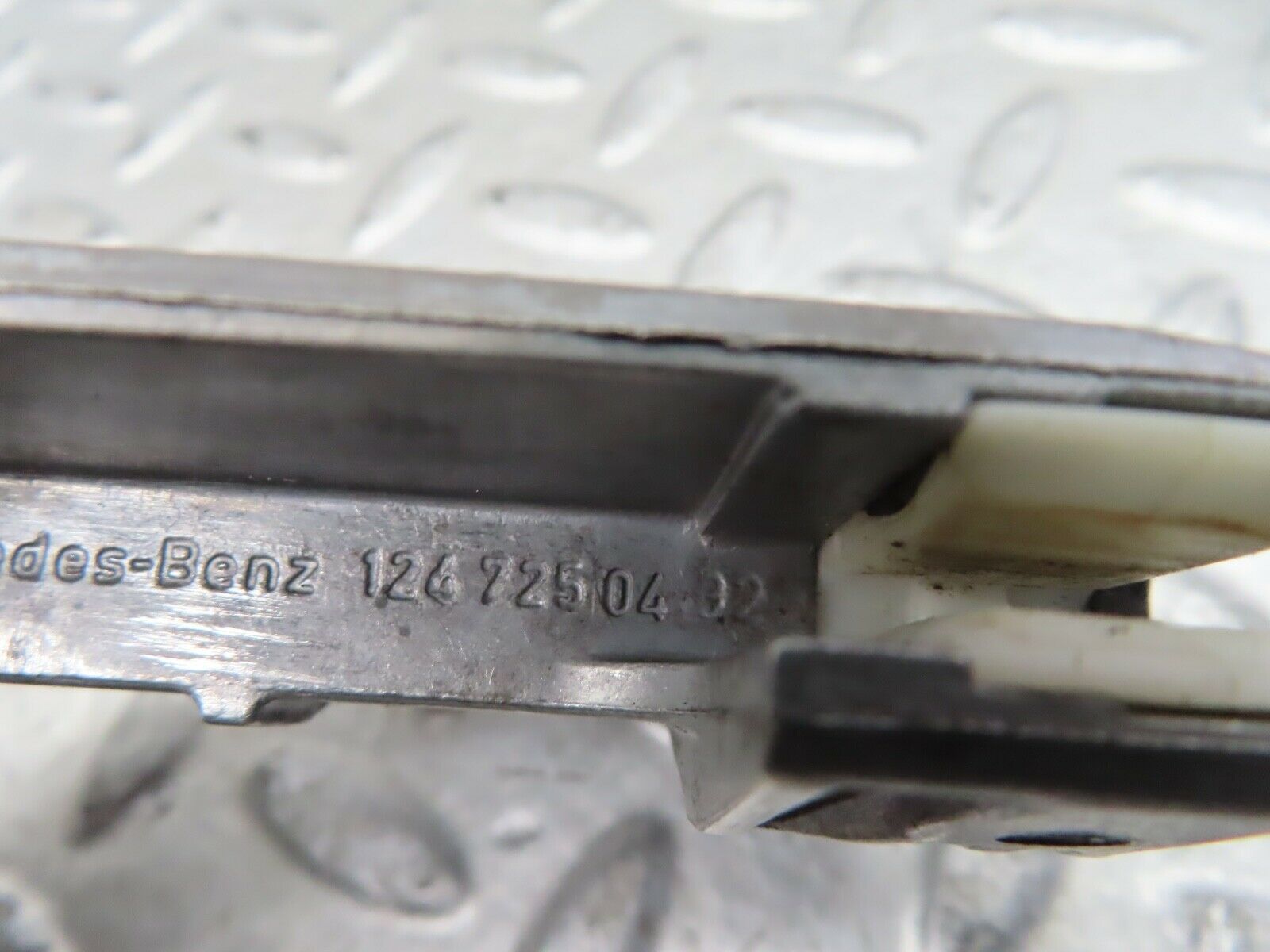 19631 Mercedes-Benz C140 CL420 Coupe Door Window Guide Bracket 1247250432