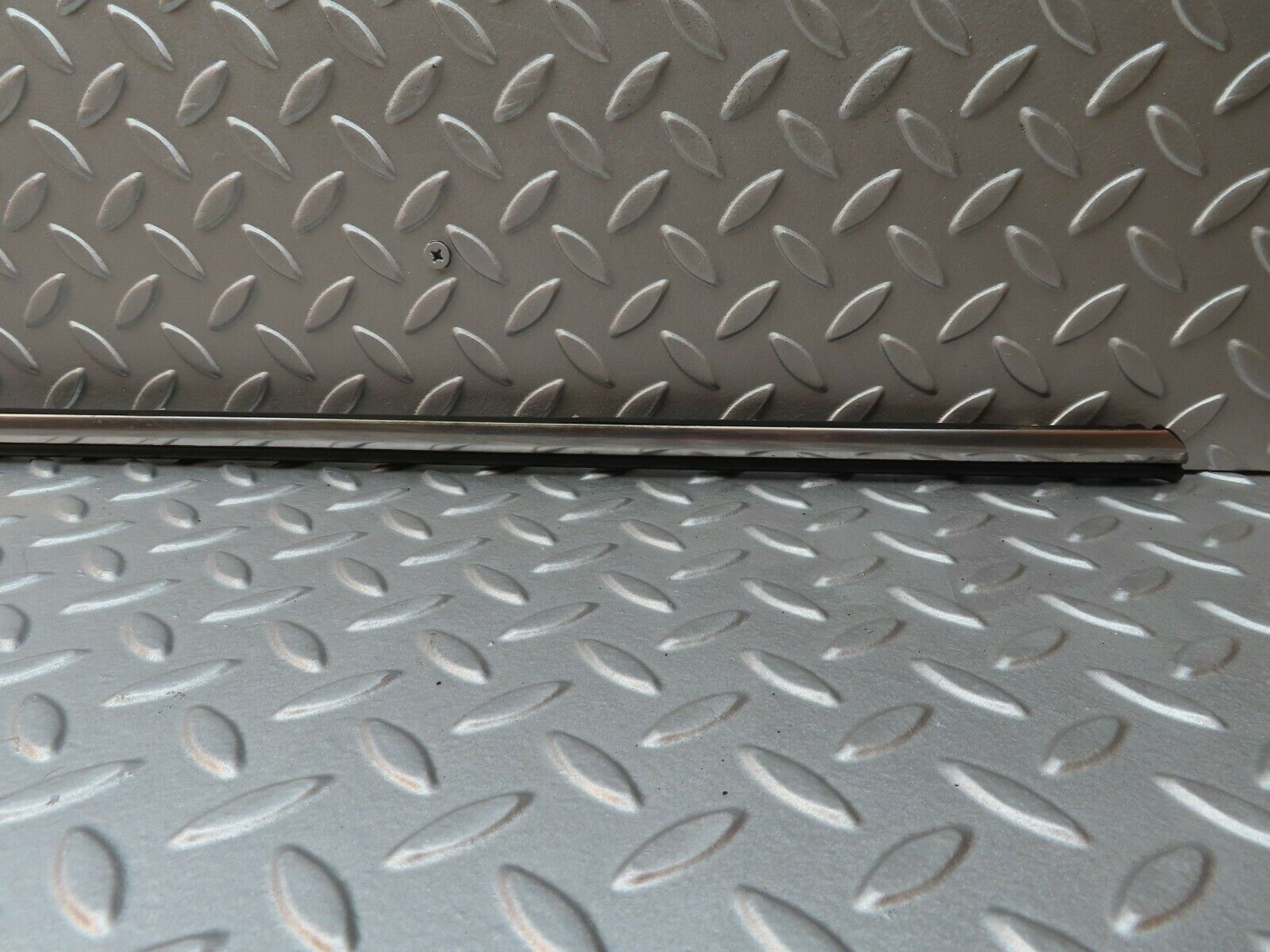 4584 Mercedes-Benz W114 280CE Coupe Centre Fender Wing Chrome Trim Front Left