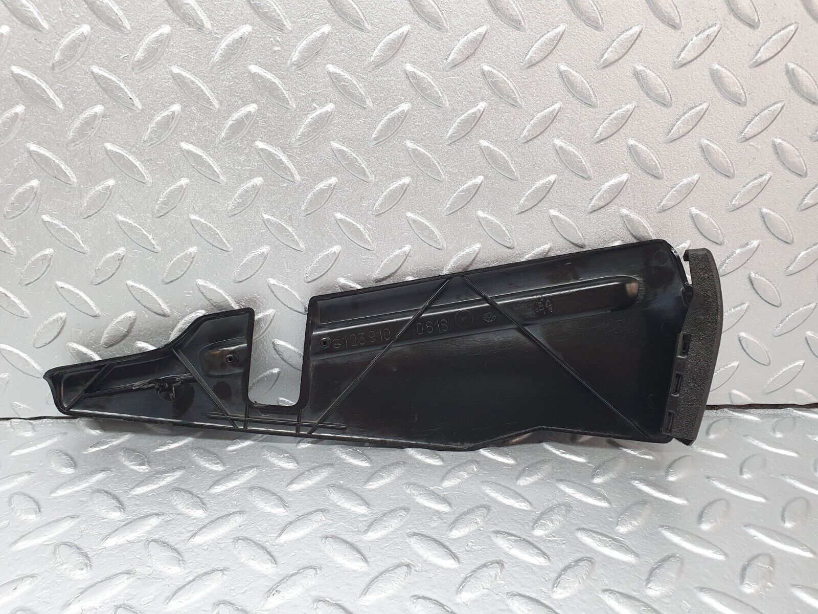 40788 Mercedes-Benz W123 300D Front Right Seat Cover Trim Black 1239100618